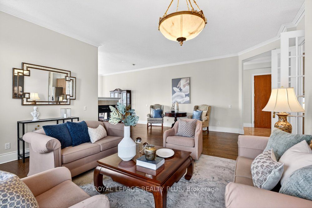 35 Kingsbridge Garden Circle TPH4, Mississauga, ON L5R 3Z5 photo 4