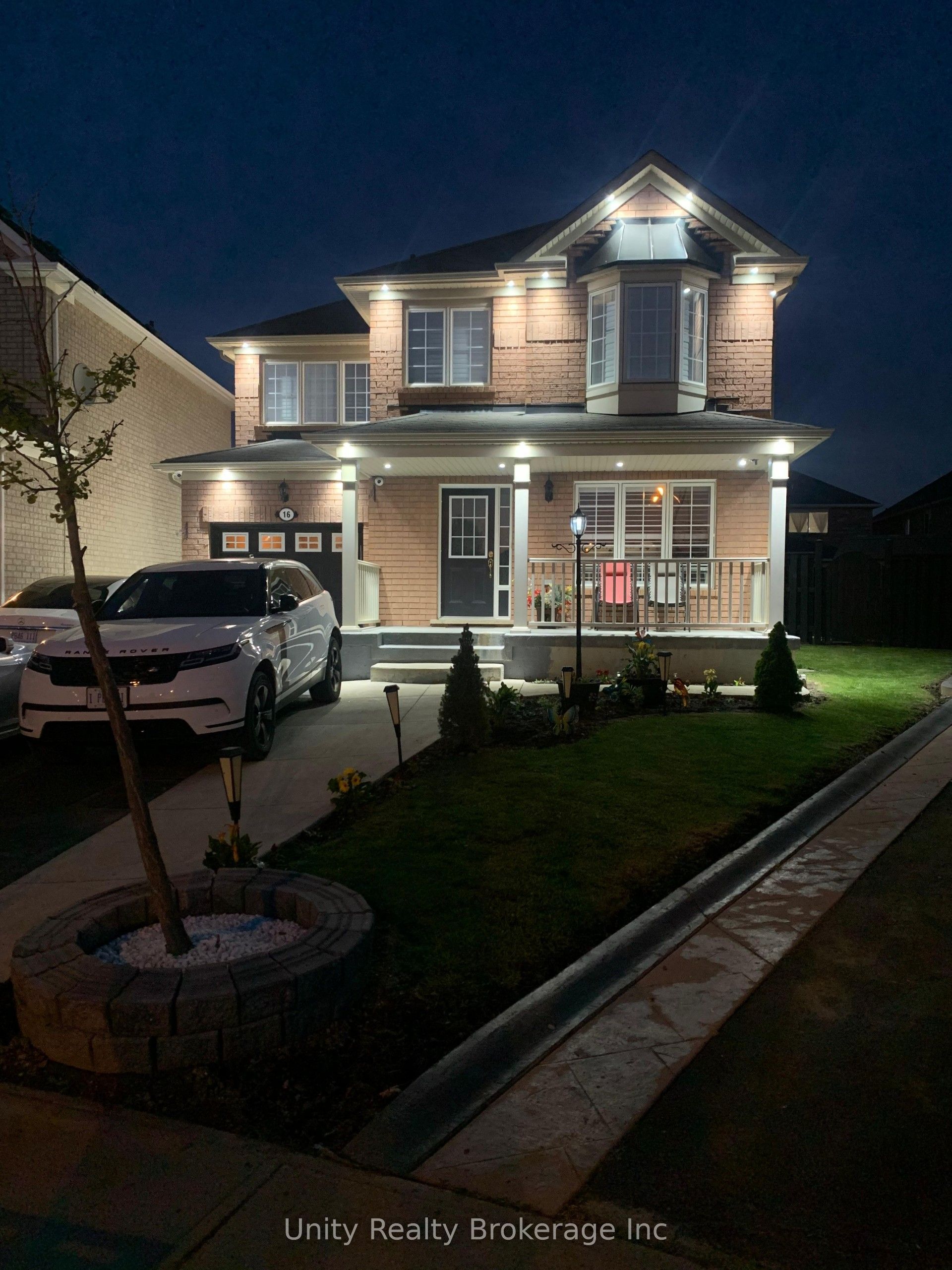 16 Benmore Crescent, Brampton, ON L6P 2S8