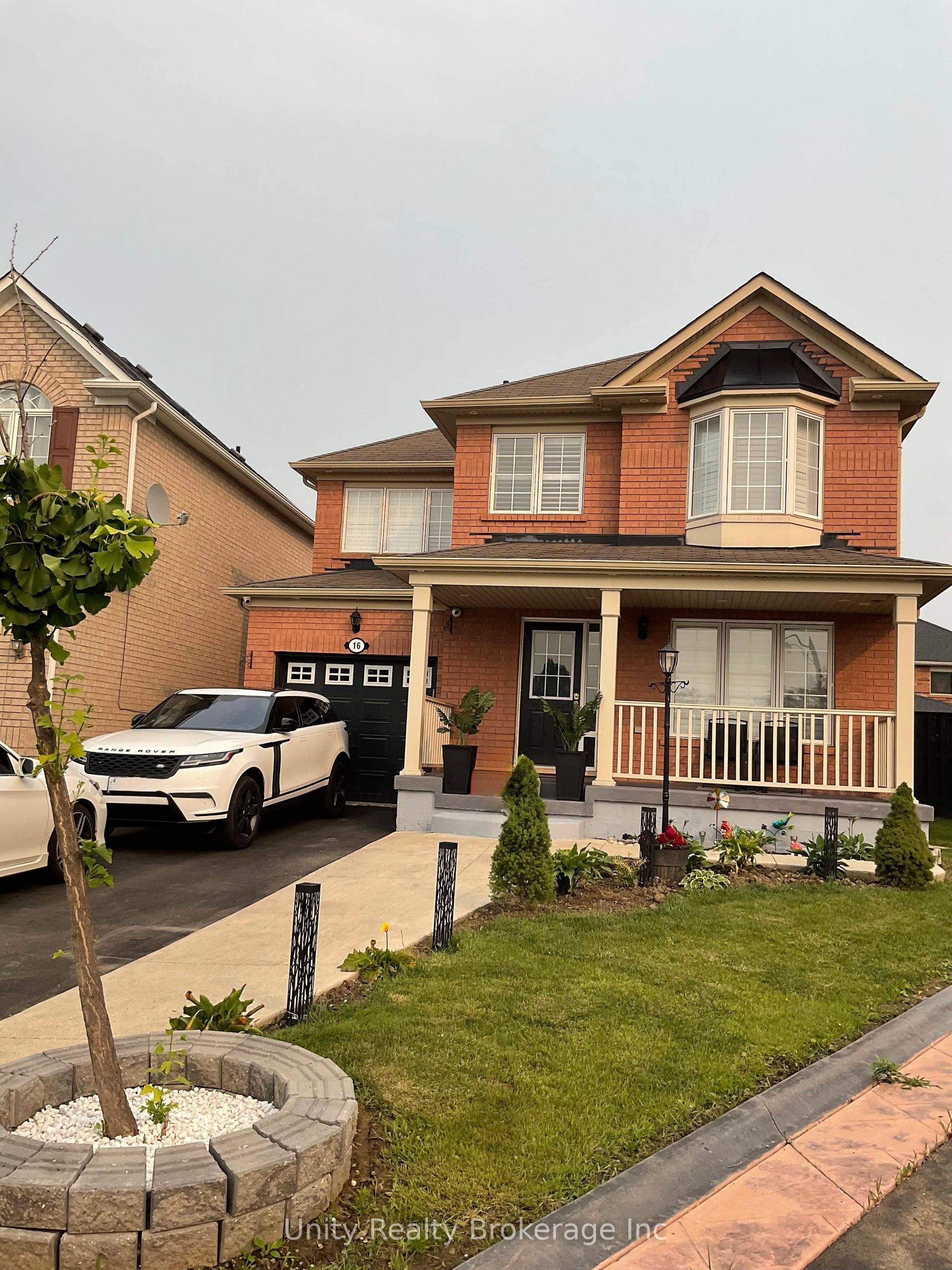 16 Benmore Crescent, Brampton, ON L6P 2S8 photo 3