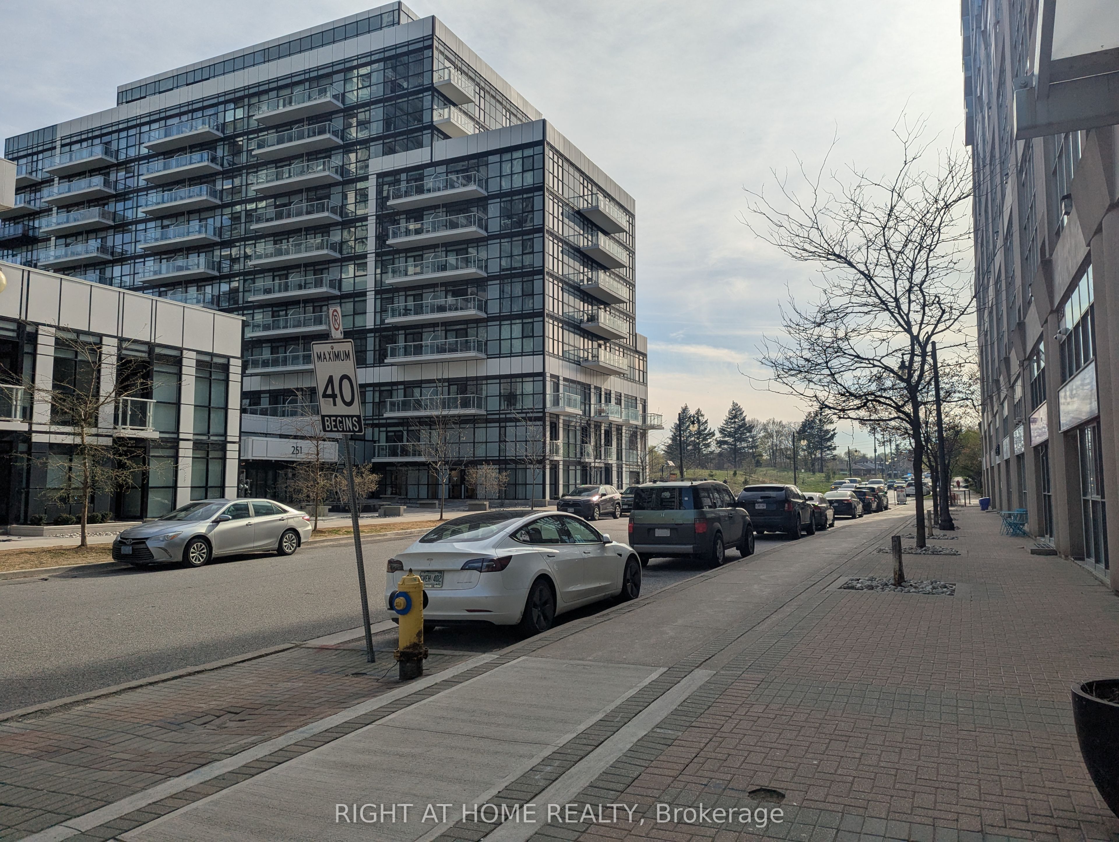 300 Manitoba Street 215, Toronto, ON M8Y 4G6 photo 2