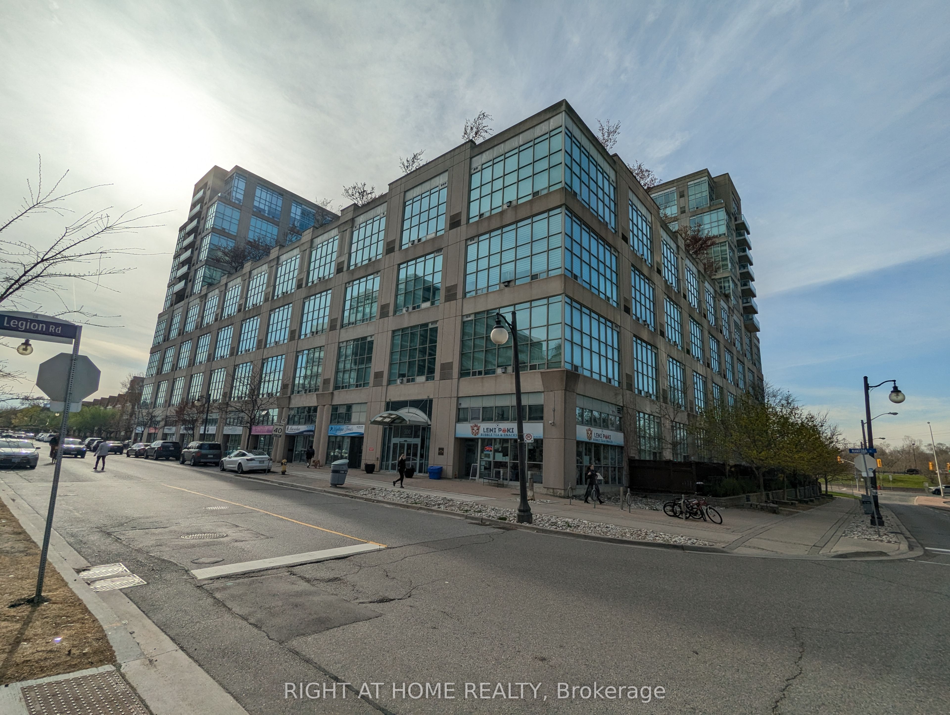 300 Manitoba Street 215, Toronto, ON M8Y 4G6 photo 3