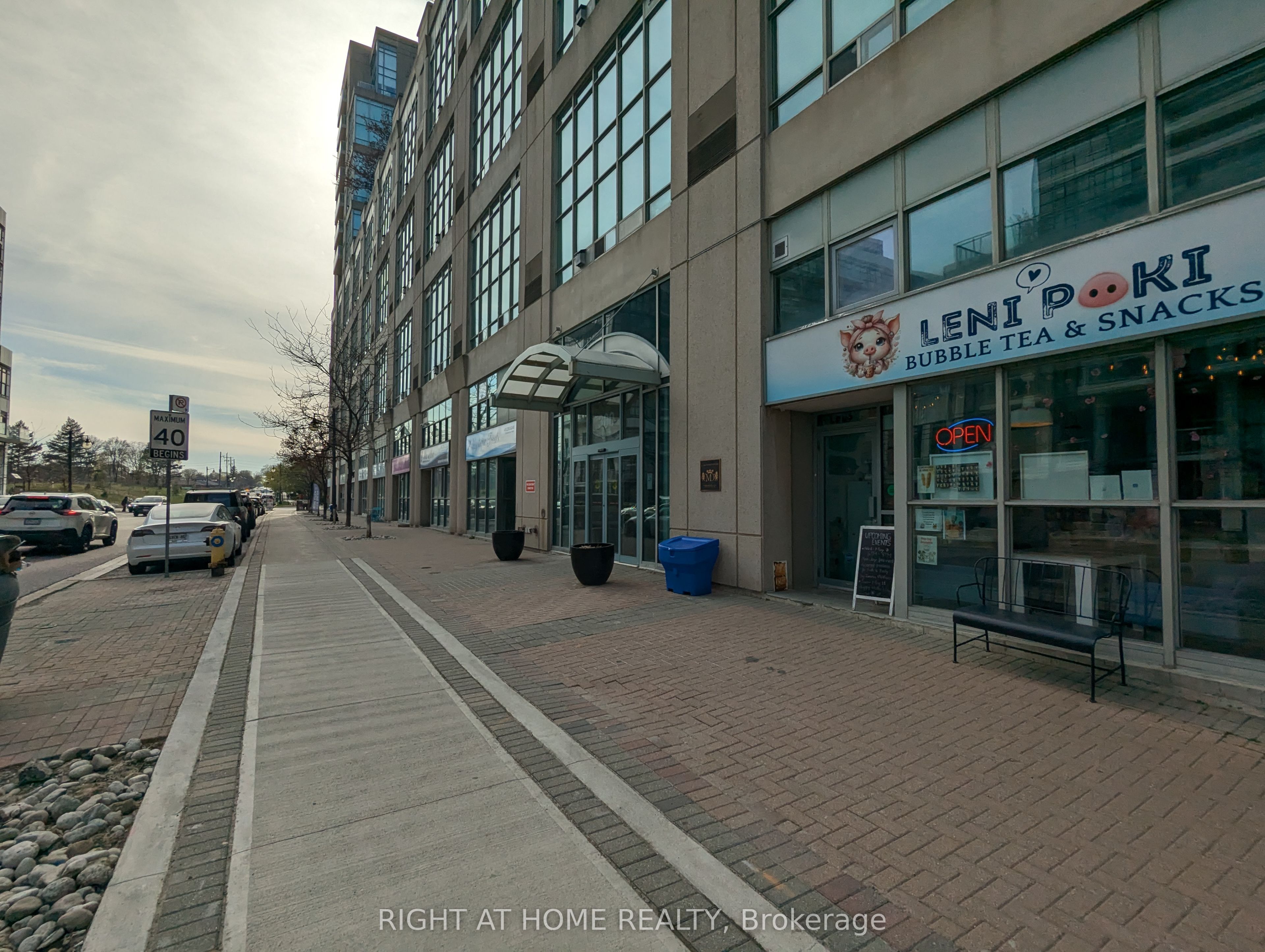 300 Manitoba Street 215, Toronto, ON M8Y 4G6 photo 4