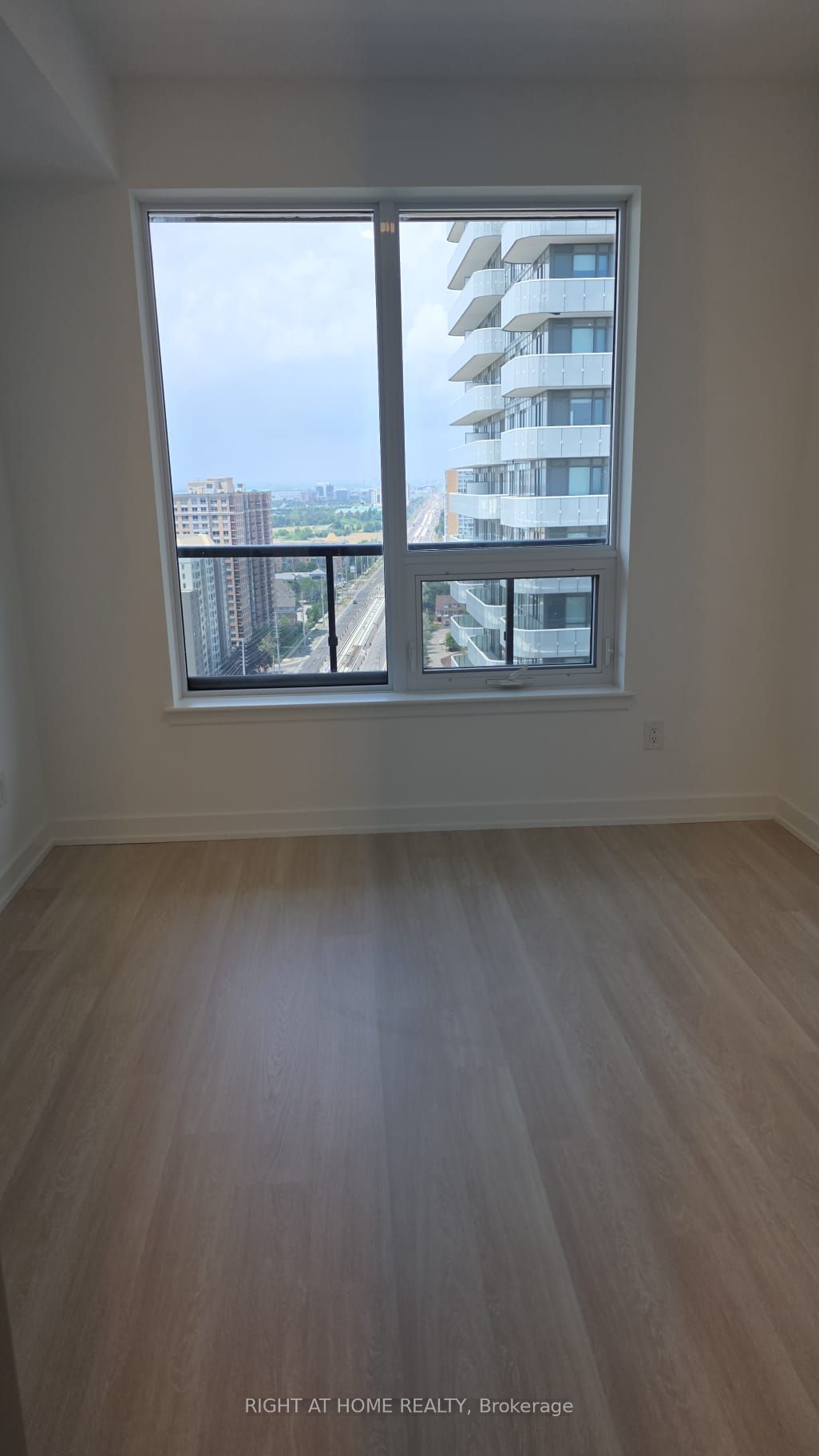 5105 Hurontario Street 2109, Mississauga, ON L4Z 0C9 photo 4