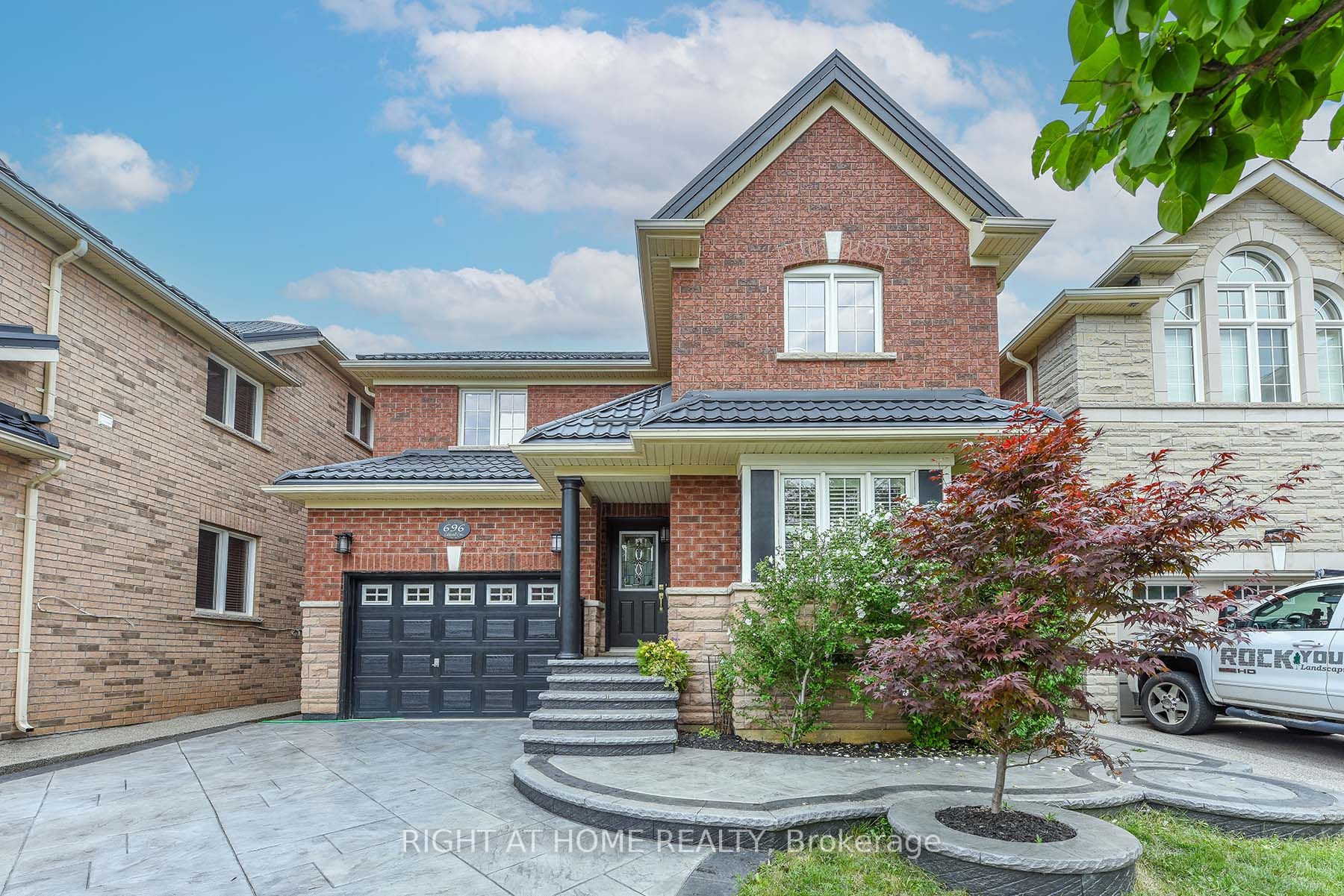 696 Caldwell Crescent, Milton, ON L9T 0H6 photo 2
