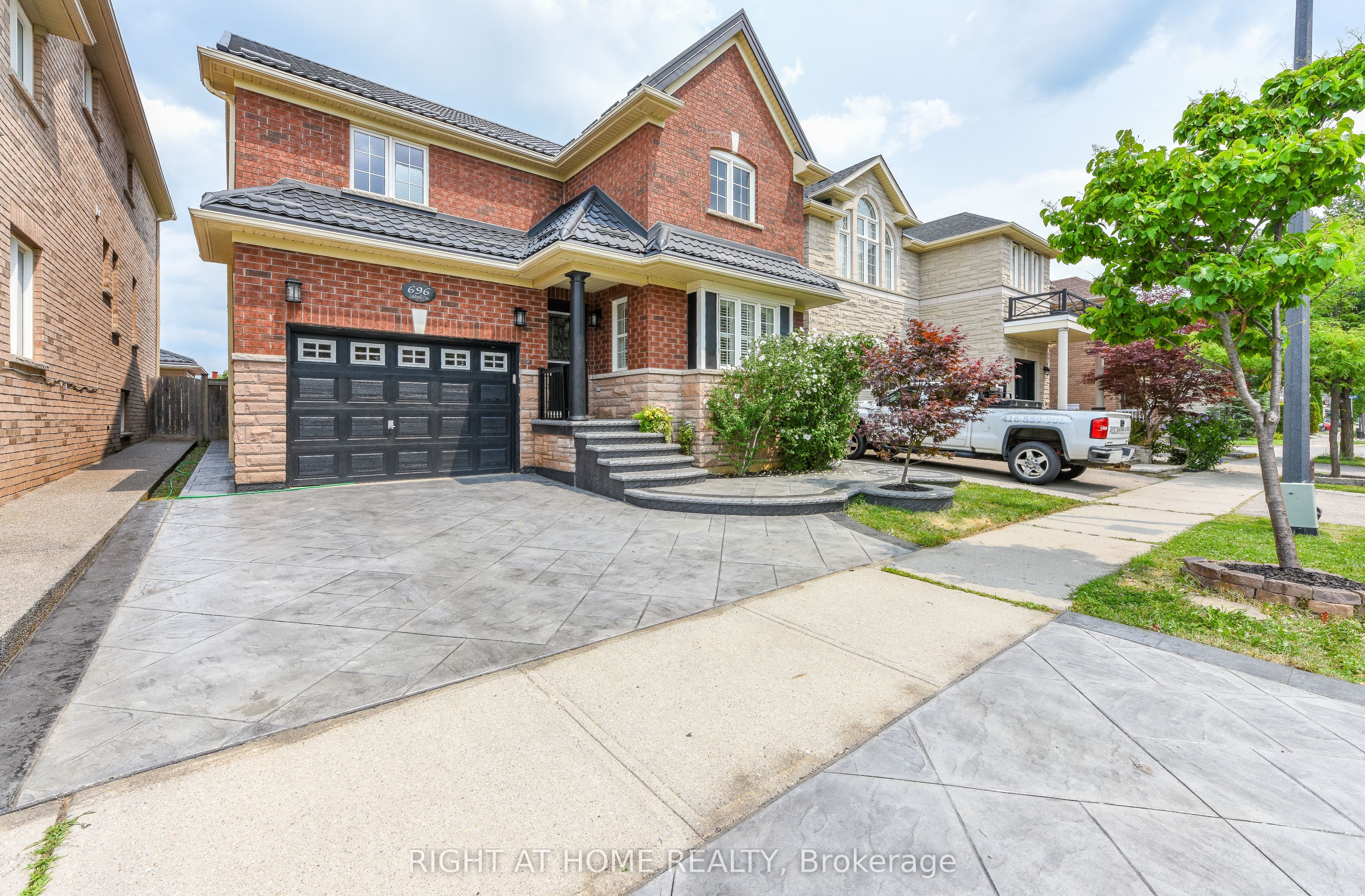 696 Caldwell Crescent, Milton, ON L9T 0H6 photo 3