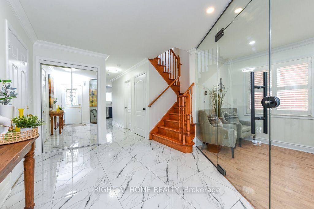 696 Caldwell Crescent, Milton, ON L9T 0H6 photo 4