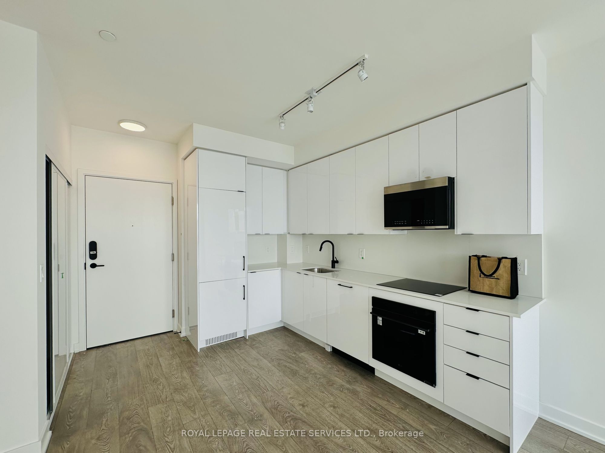 225 Malta Avenue 2106, Brampton, ON L6Y 6L6 photo 3