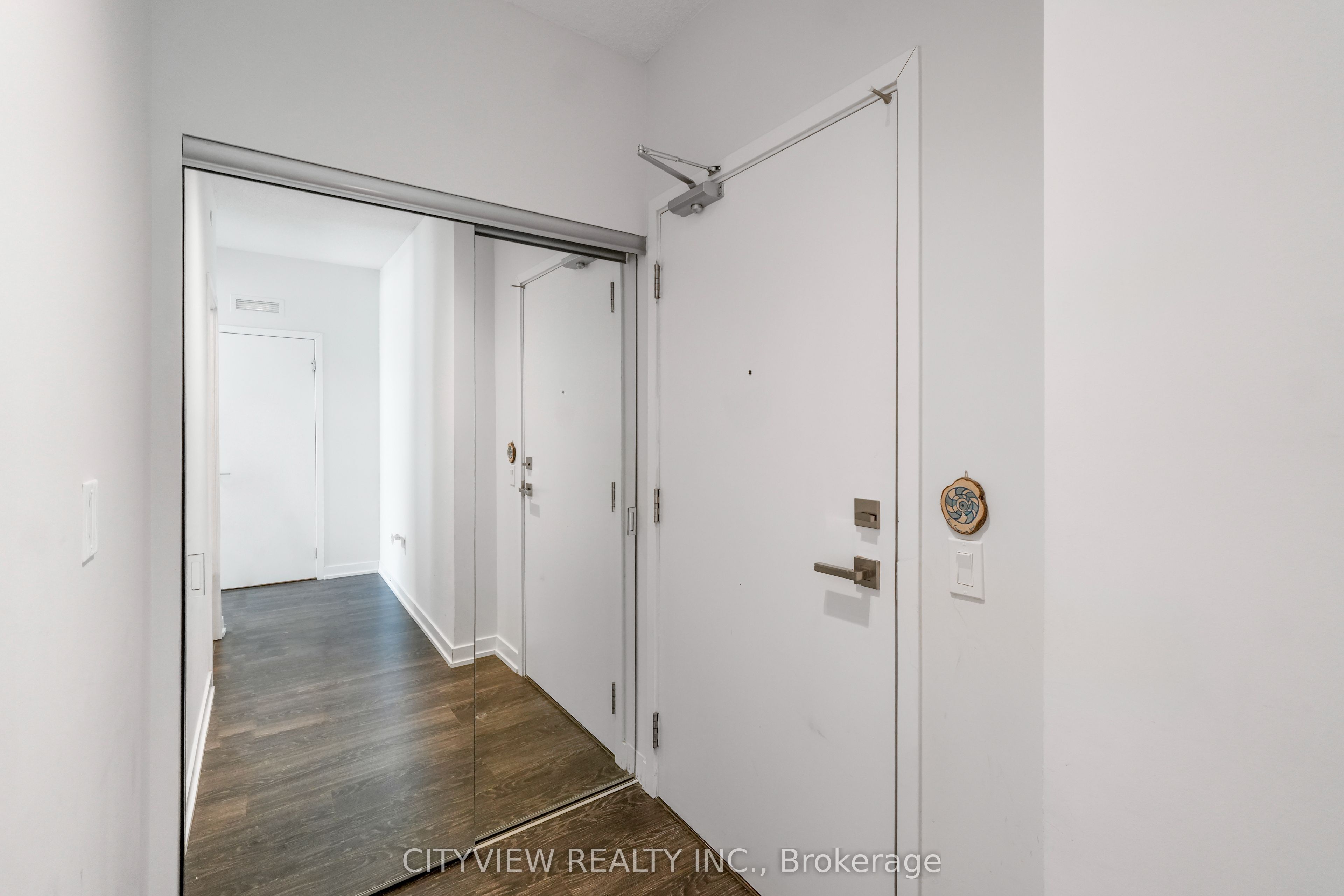 4055 Parkside Village Drive 1818, Mississauga, ON L5B 0K8 photo 5