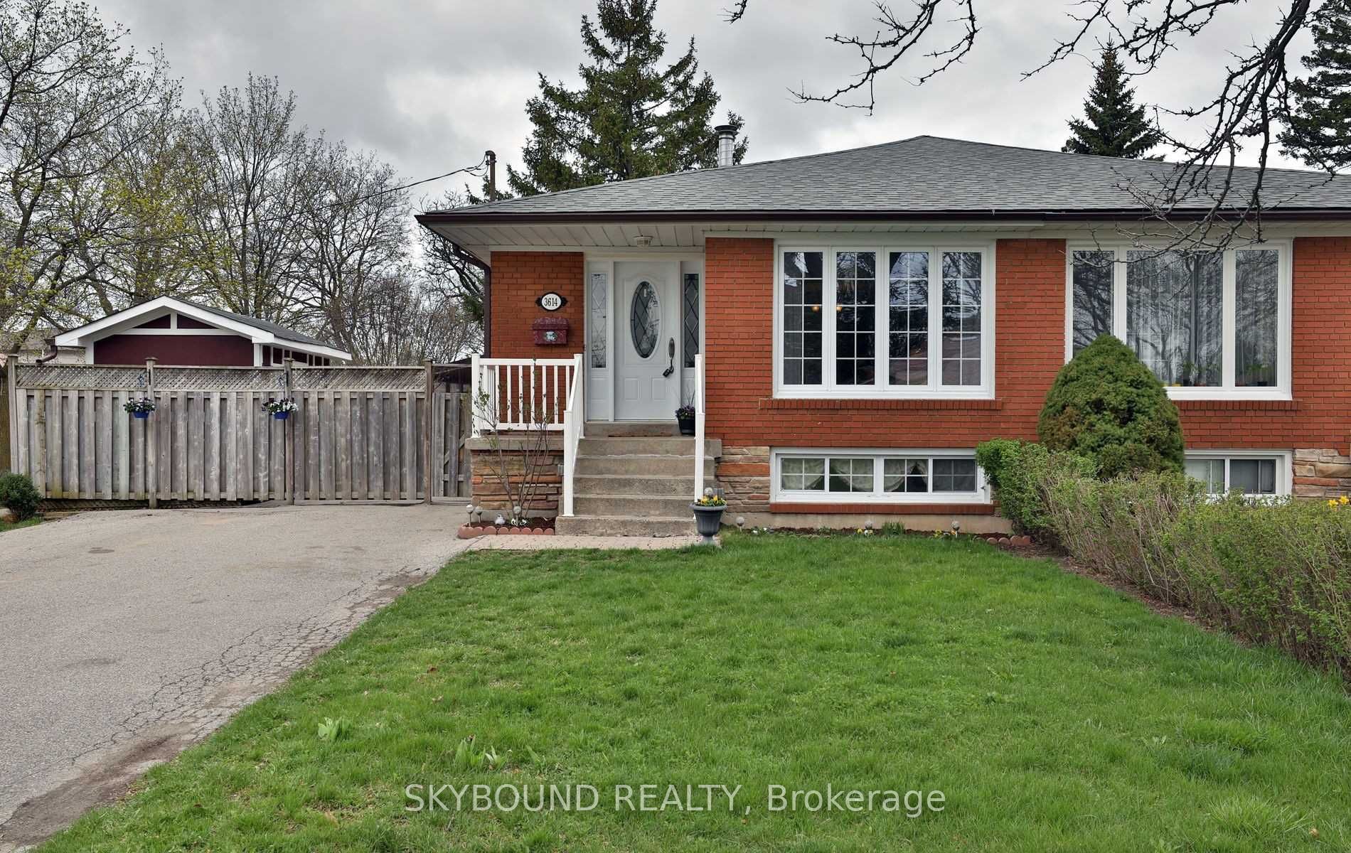 3614 Holden Crescent, Mississauga, ON L5A 2V8