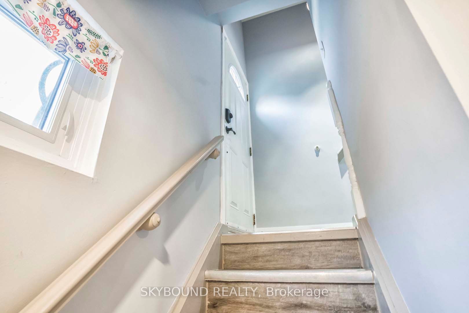 3614 Holden Crescent, Mississauga, ON L5A 2V8 photo 2