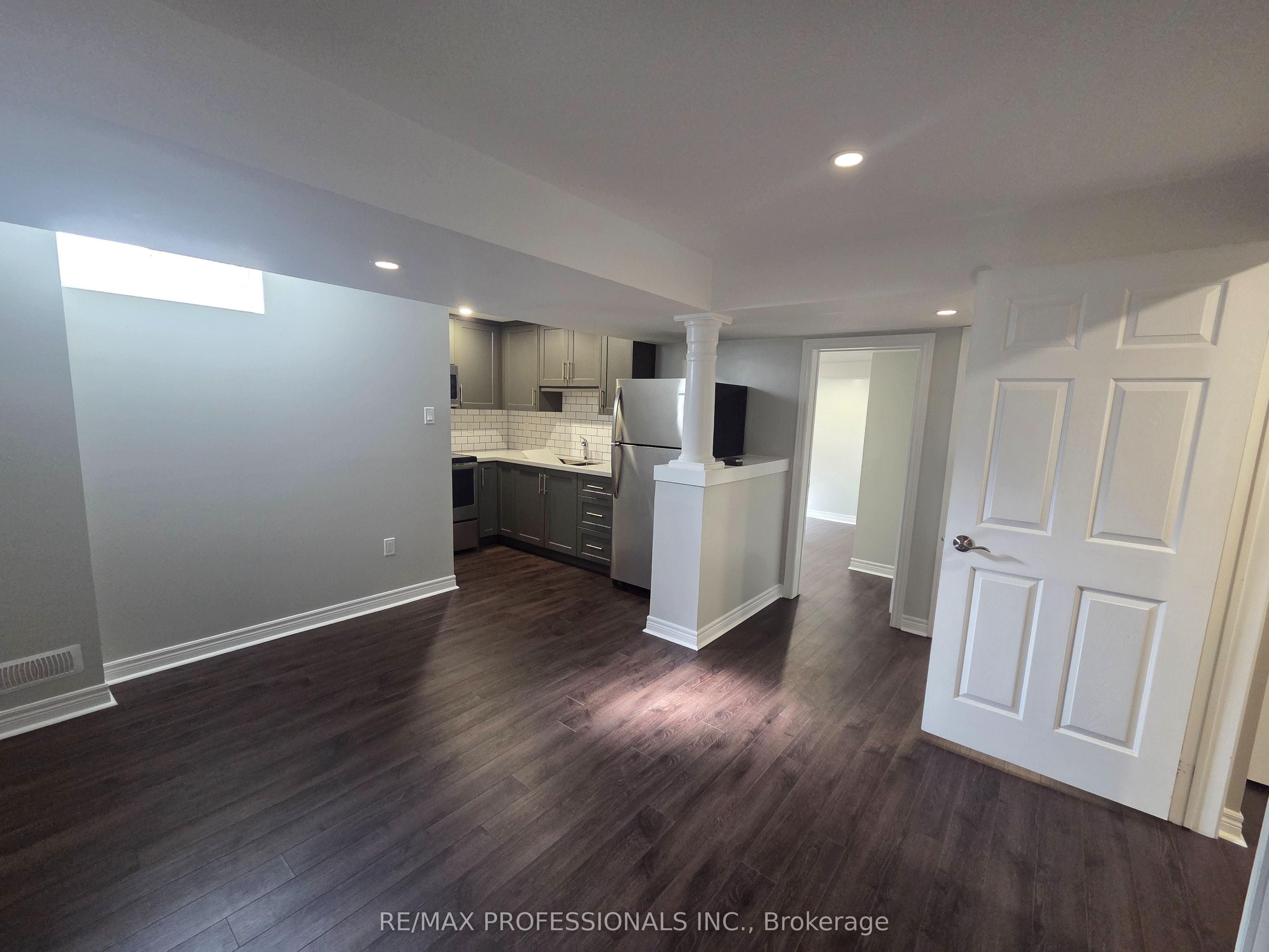 7 Fallgate Drive BSMT, Brampton, ON L6X 0R5 photo 3