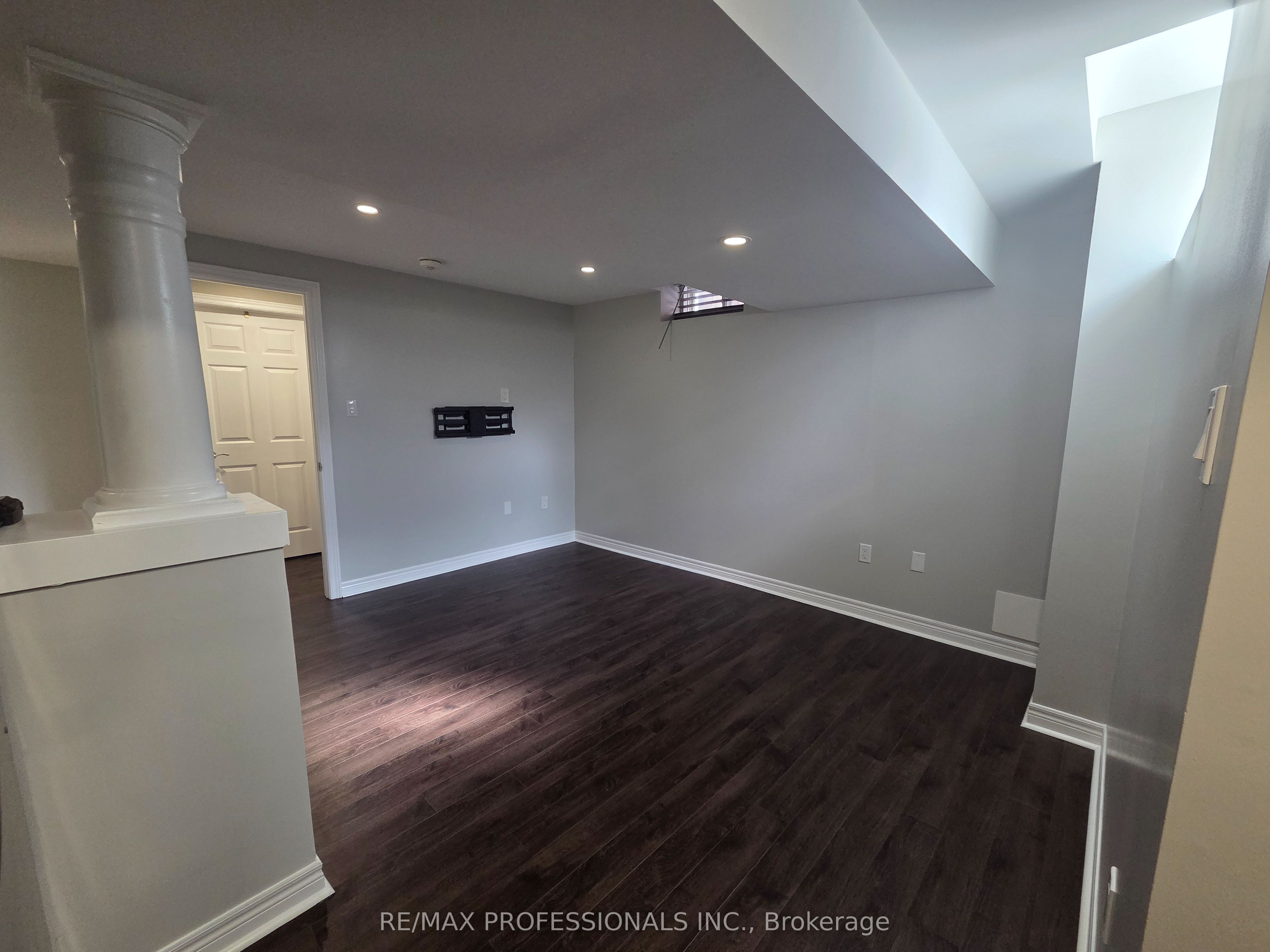 7 Fallgate Drive BSMT, Brampton, ON L6X 0R5 photo 4