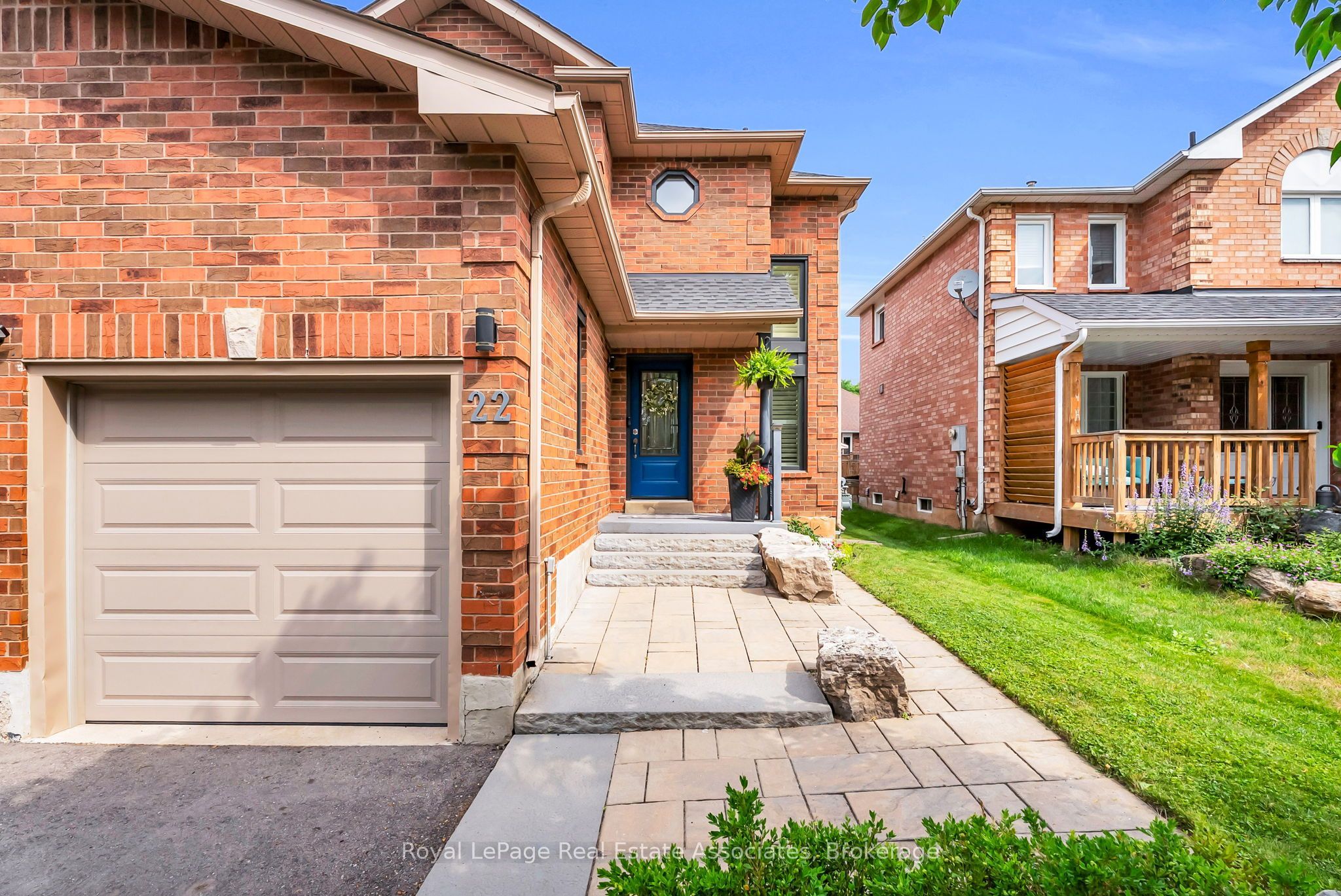 22 Mccullough Crescent, Halton Hills, ON L7G 5N5 photo 2