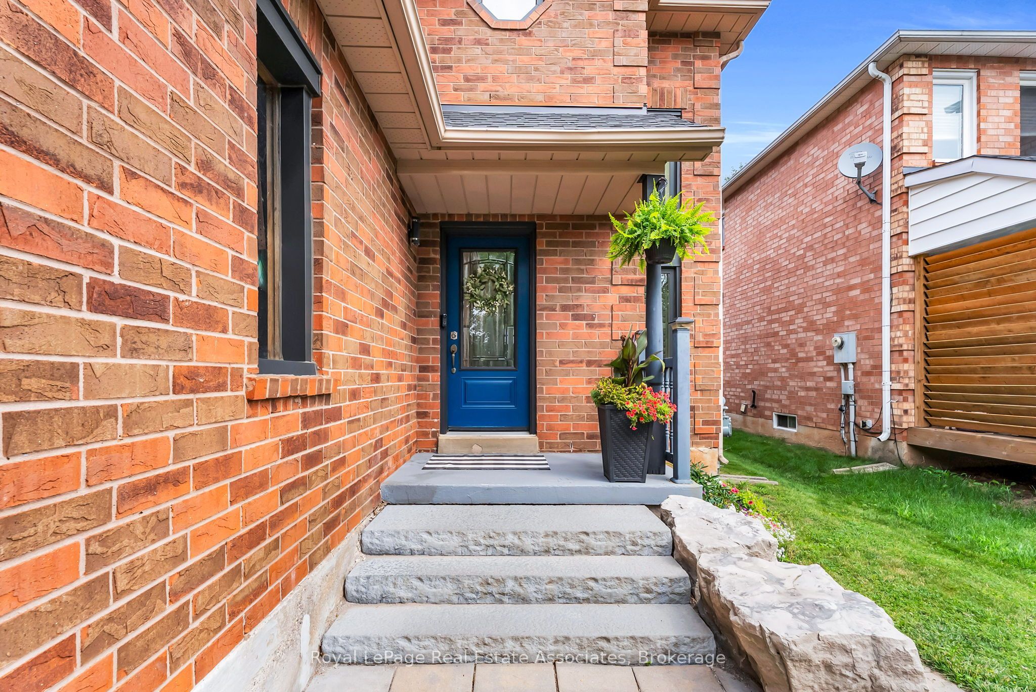 22 Mccullough Crescent, Halton Hills, ON L7G 5N5 photo 3