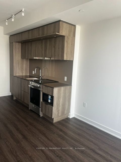 448 Burnhamthorpe Road W 2307, Mississauga, ON L5B 0R4 photo 5