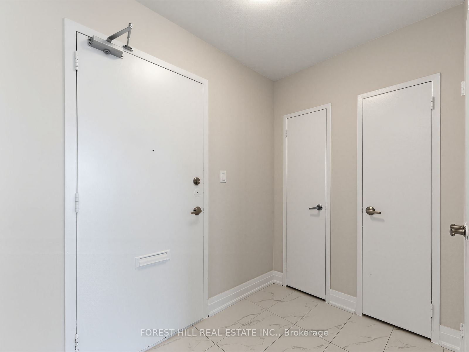 111 Ridelle Avenue 1004, Toronto, ON M6B 1J7 photo 3