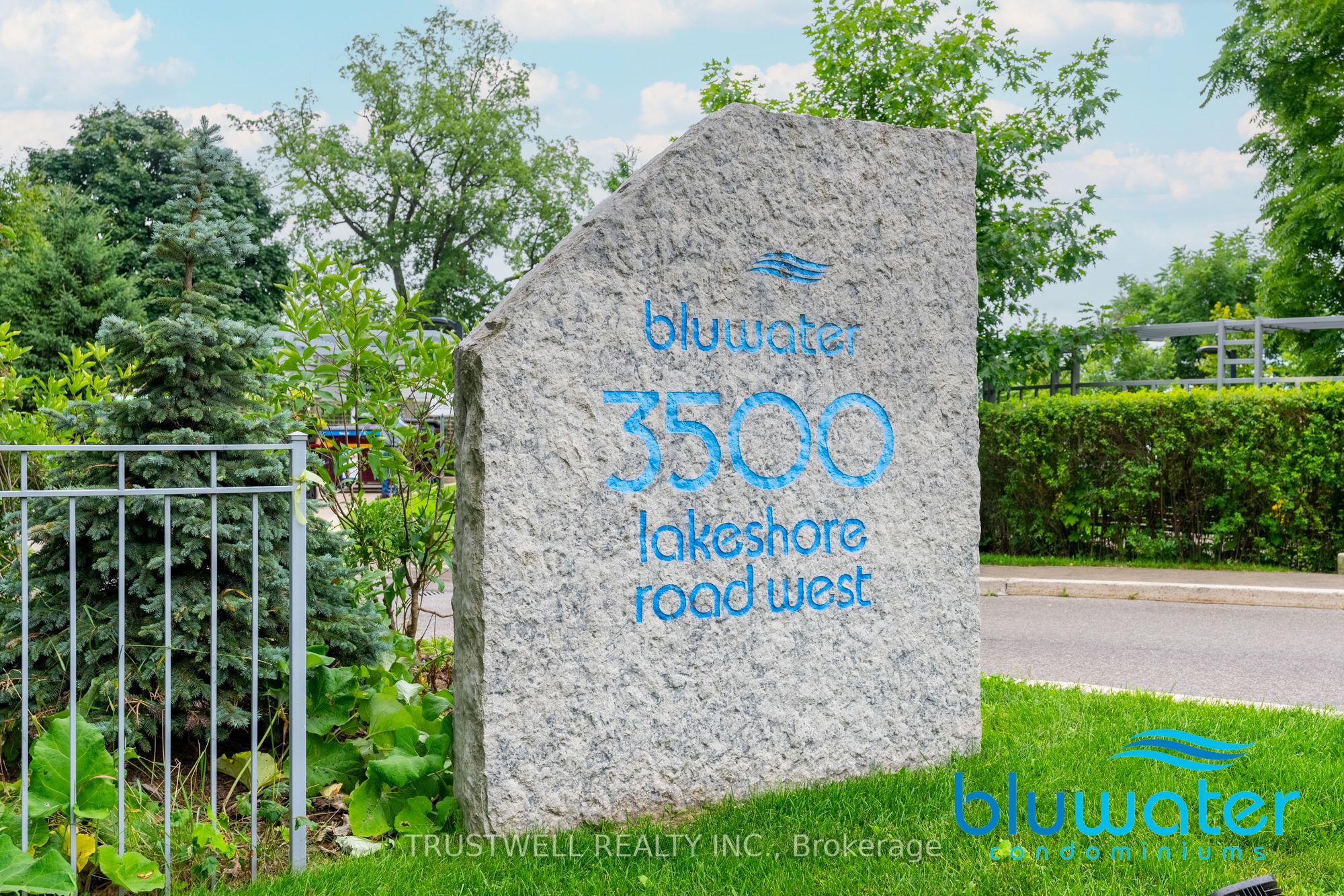 3500 Lakeshore Road W 720, Oakville, ON L6L 0B4 photo 2