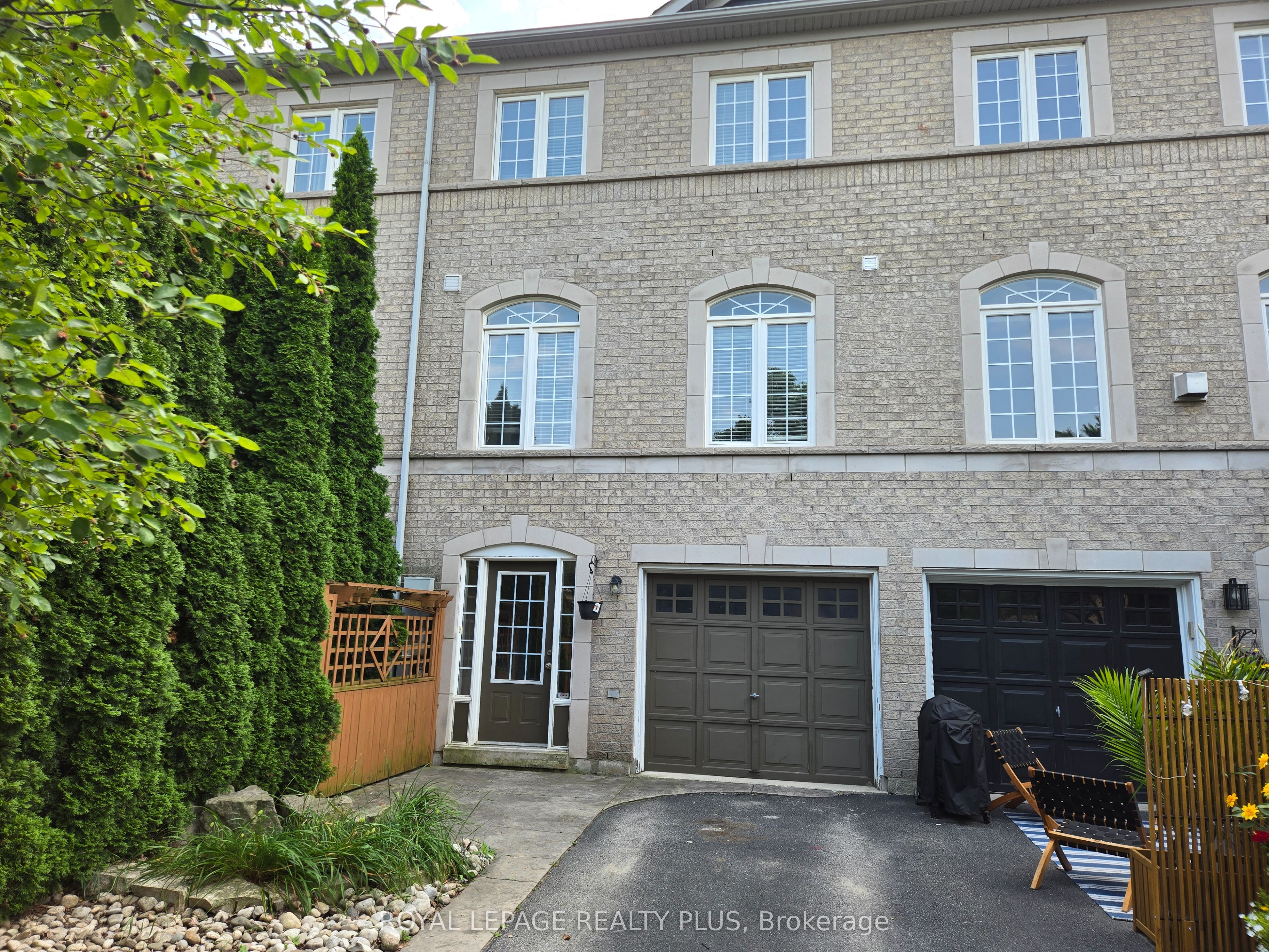 2333 Sutton Drive, Burlington, ON L7L 6Y9