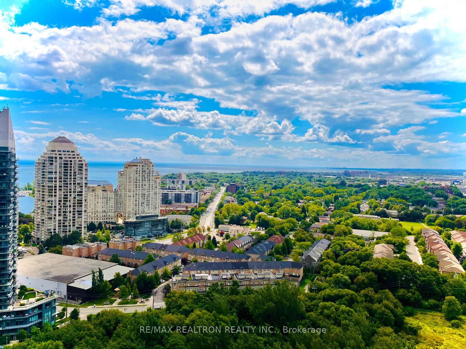 36 Park Lawn Road 2501, Toronto, ON M8Y 3H8 photo 3