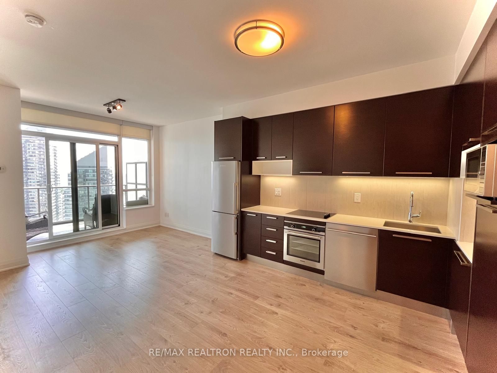 36 Park Lawn Road 2501, Toronto, ON M8Y 3H8 photo 4