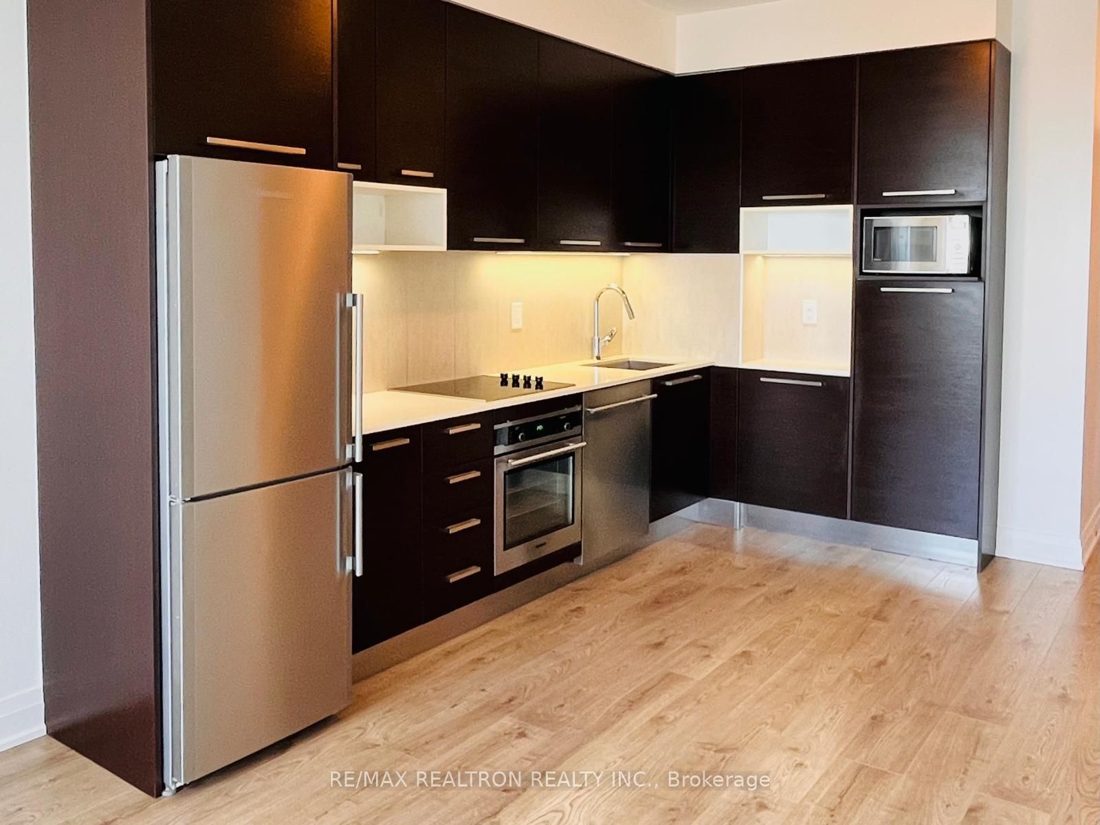 36 Park Lawn Road 2501, Toronto, ON M8Y 3H8 photo 5