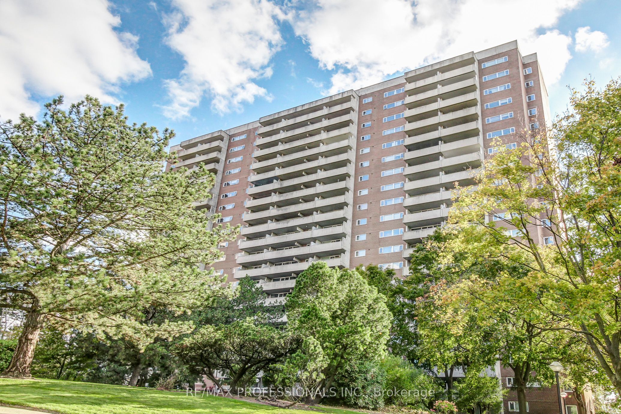 240 Scarlett Road 1405, Toronto, ON M6N 4X4 photo 3