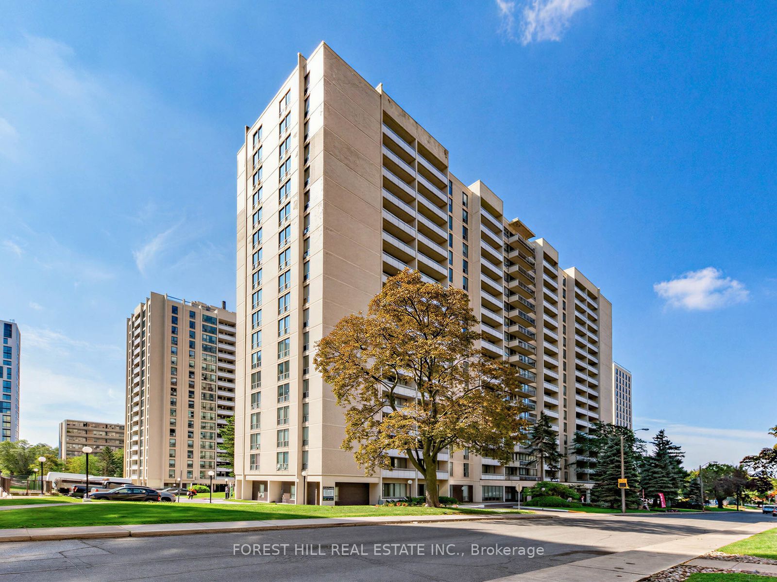 377 Ridelle Avenue 16, Toronto, ON M6B 1K2