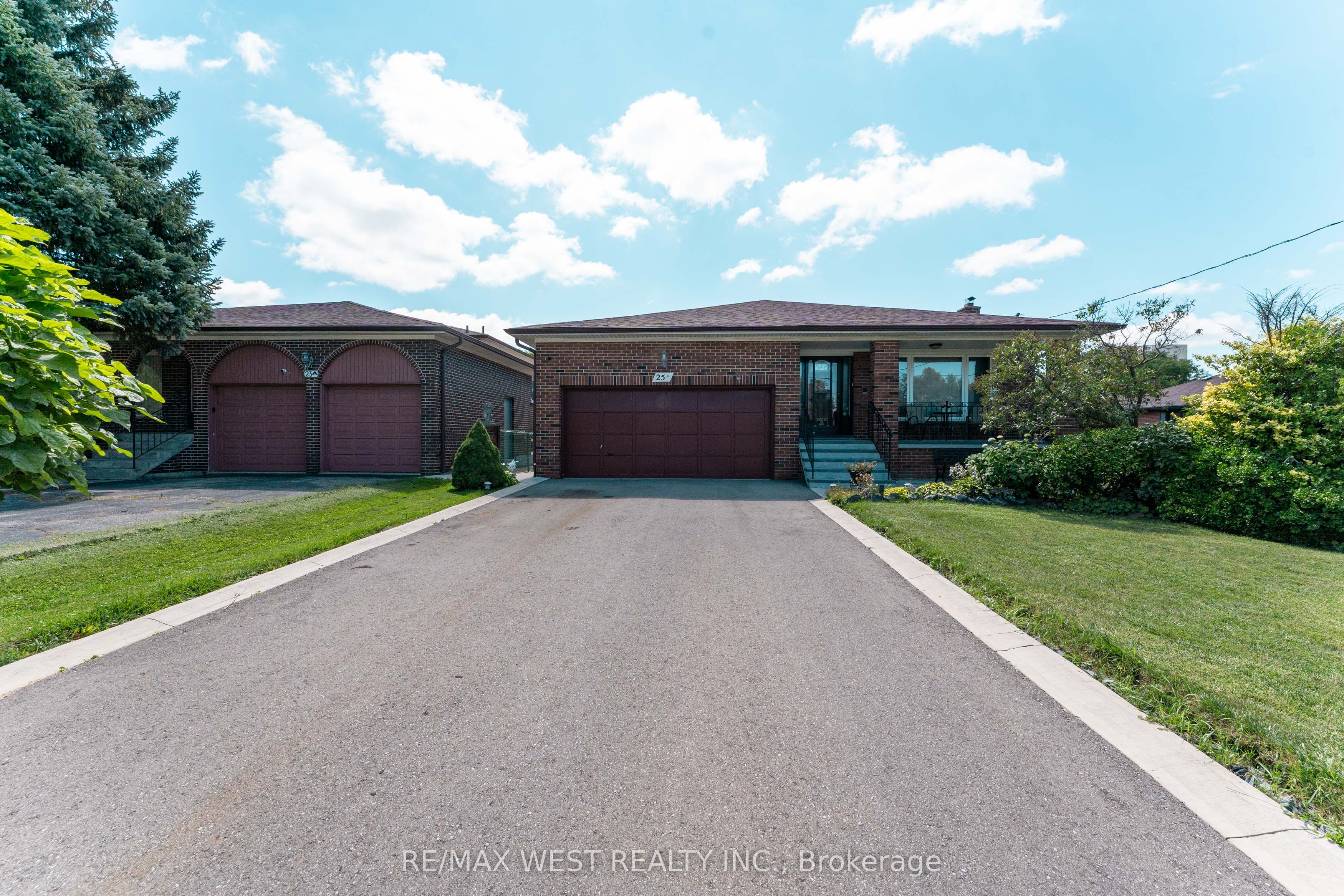 25A St Andrews Boulevard, Toronto, ON M9R 1V9 photo 2
