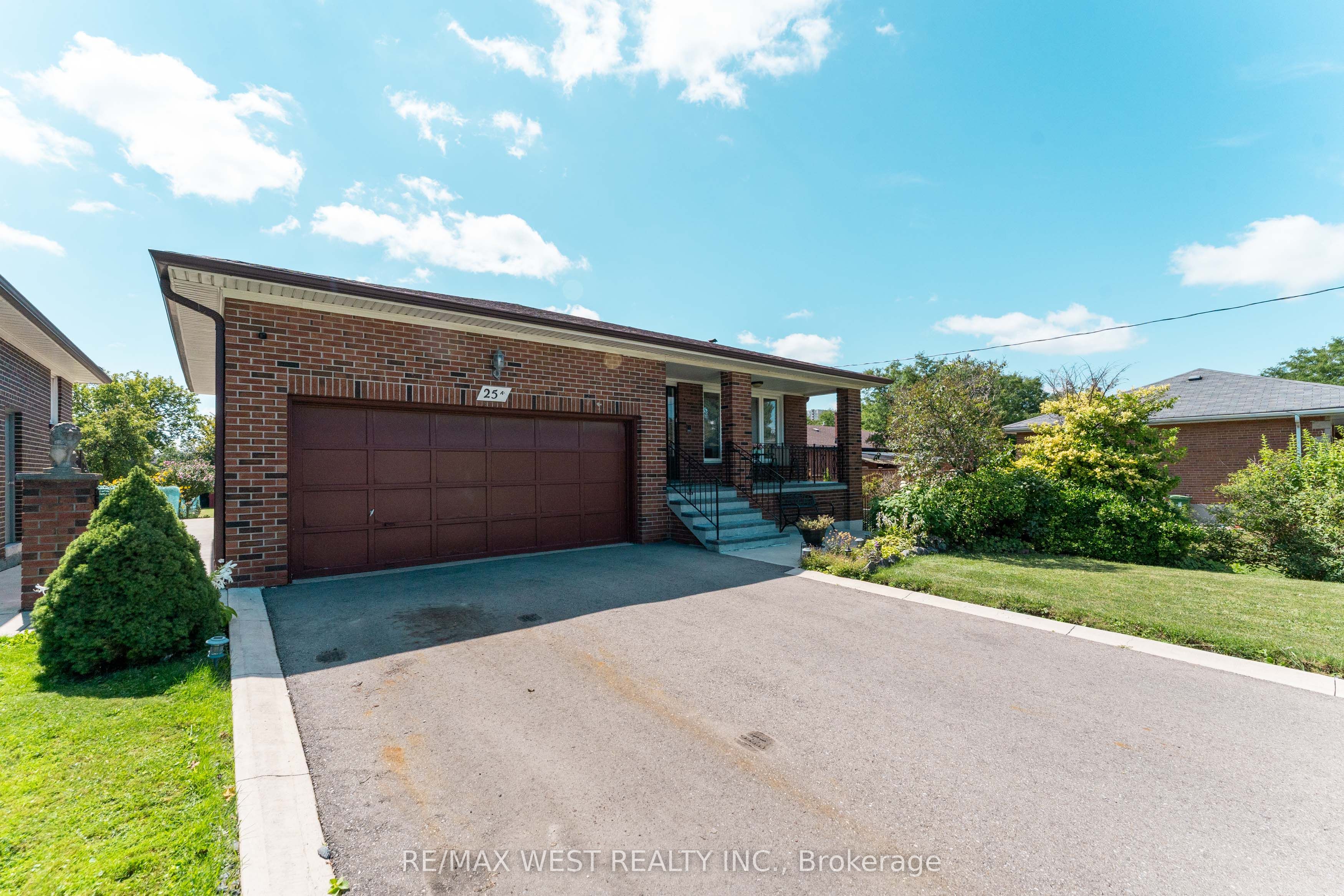25A St Andrews Boulevard, Toronto, ON M9R 1V9 photo 3