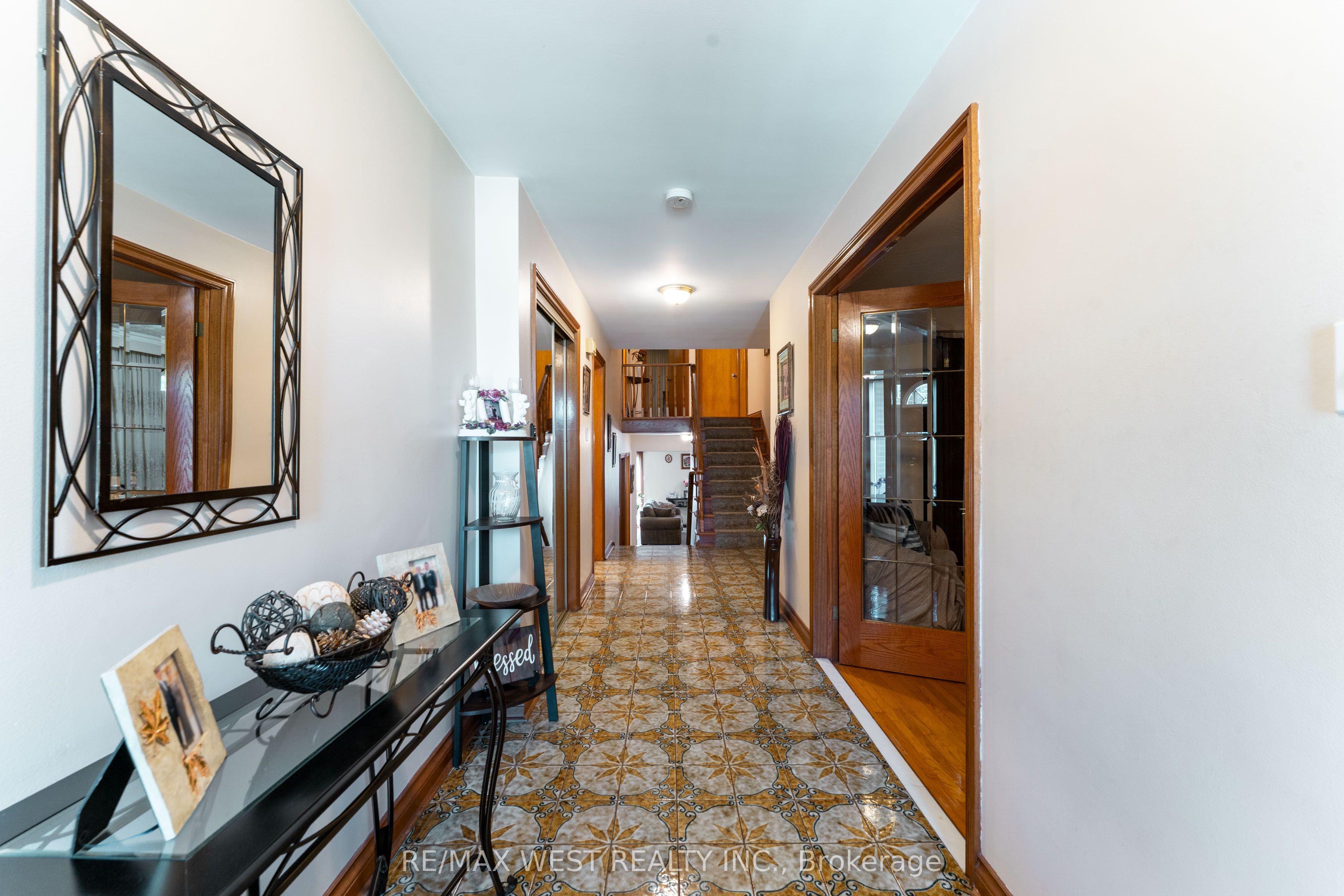 25A St Andrews Boulevard, Toronto, ON M9R 1V9 photo 5