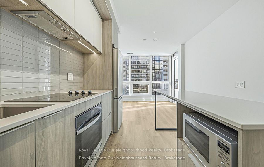 395 Square One Drive W 412, Mississauga, ON L5B 0P6 photo 3