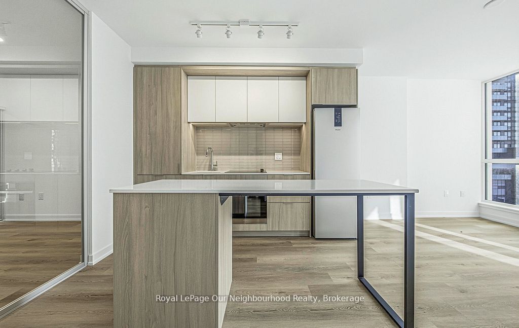 395 Square One Drive W 412, Mississauga, ON L5B 0P6 photo 4