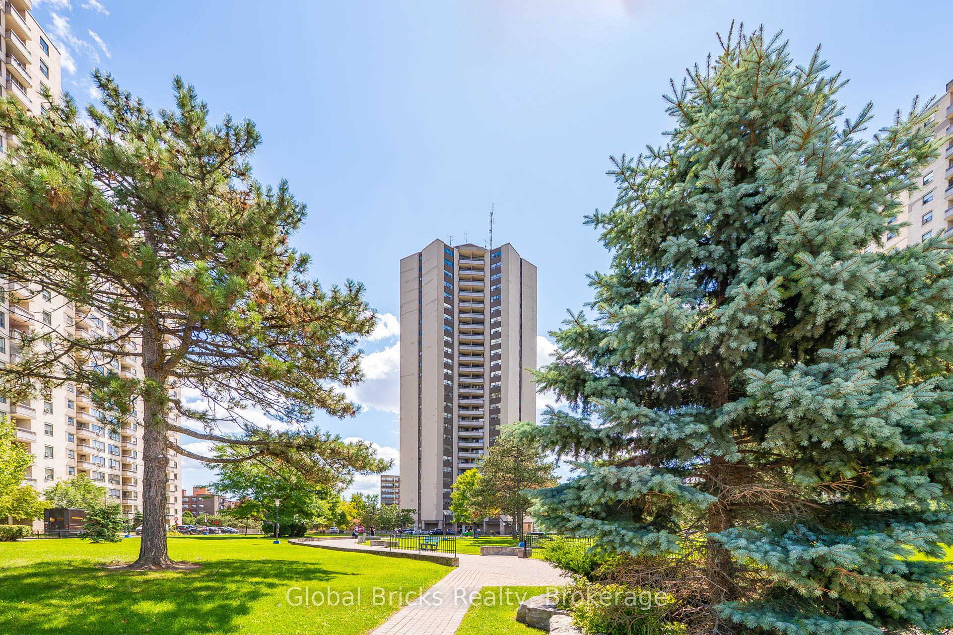 380 Dixon Road 1904, Toronto, ON M9R 1T3