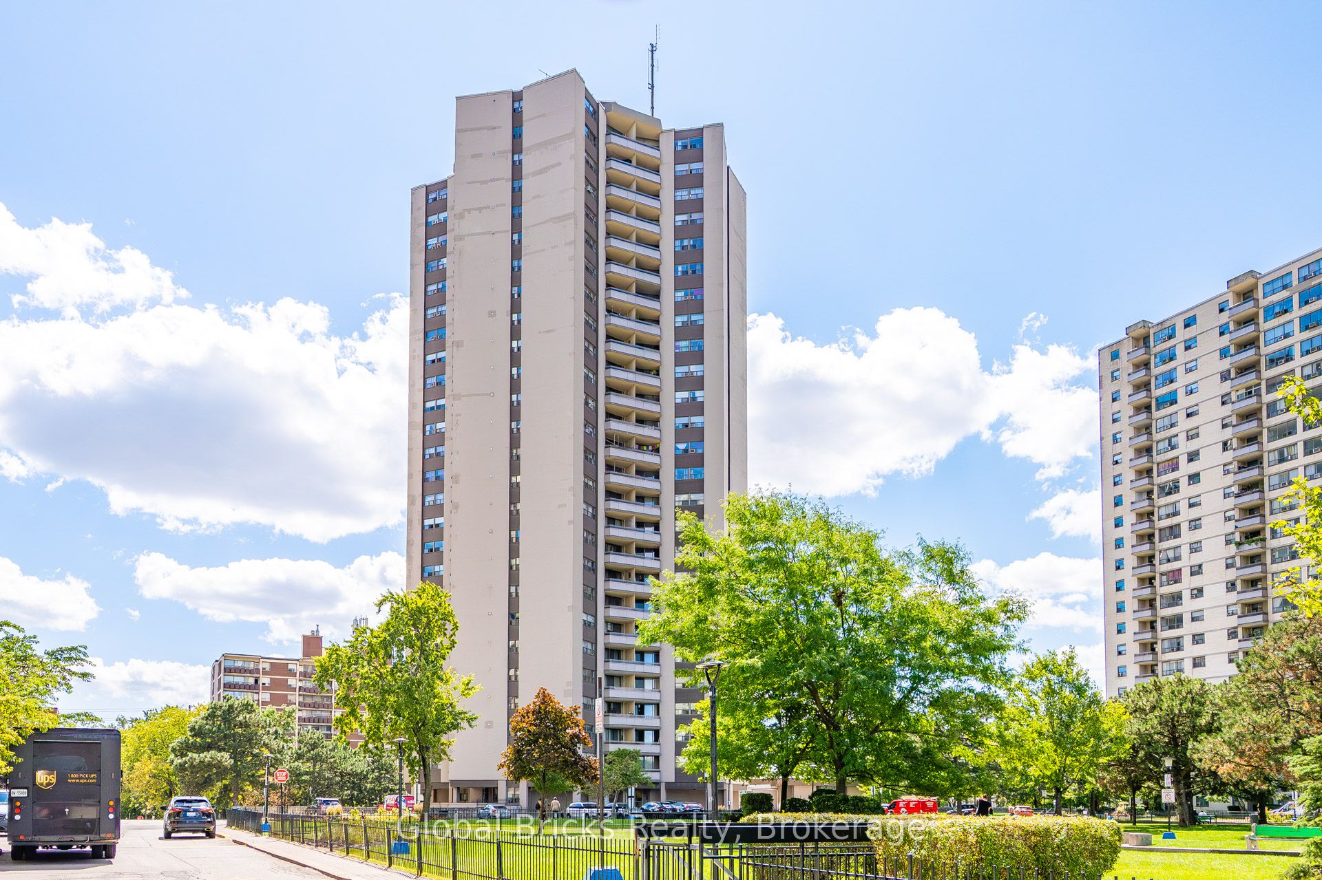 380 Dixon Road 1904, Toronto, ON M9R 1T3 photo 3