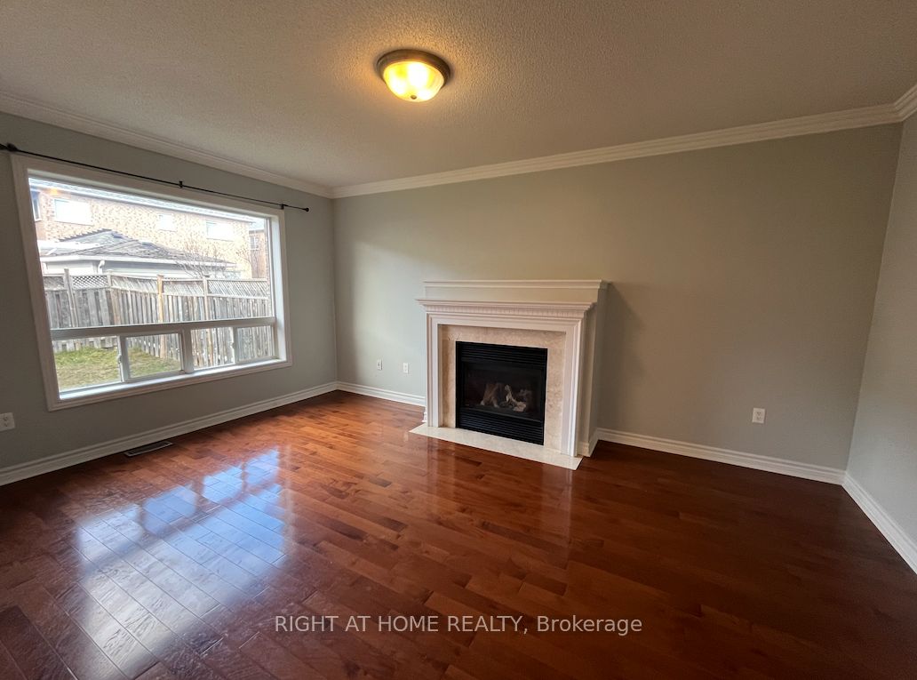 22 Amboise Crescent Main, Brampton, ON L7A 2R2 photo 2