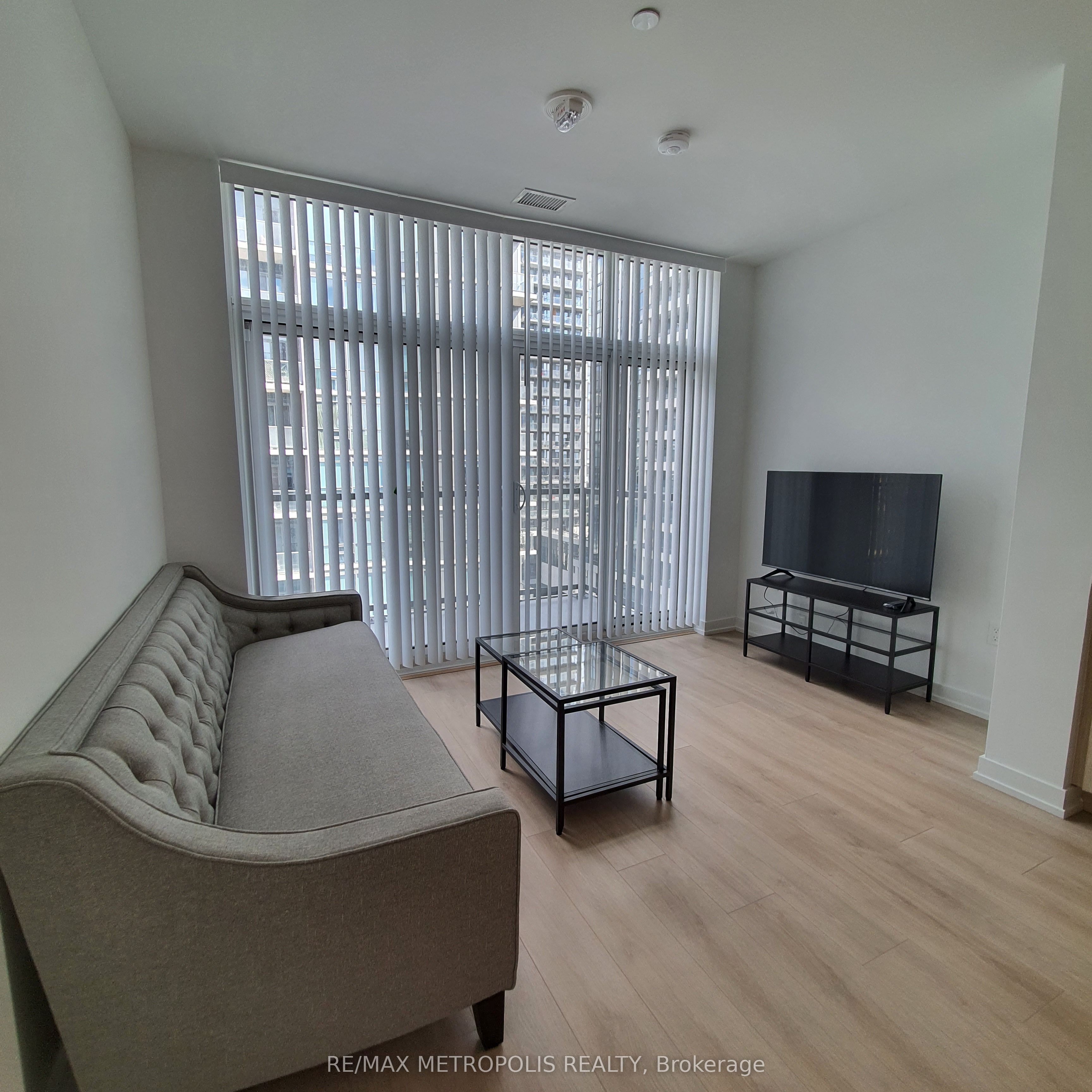 1195 The Queensway 807, Toronto, ON M8Z 1R7 photo 3