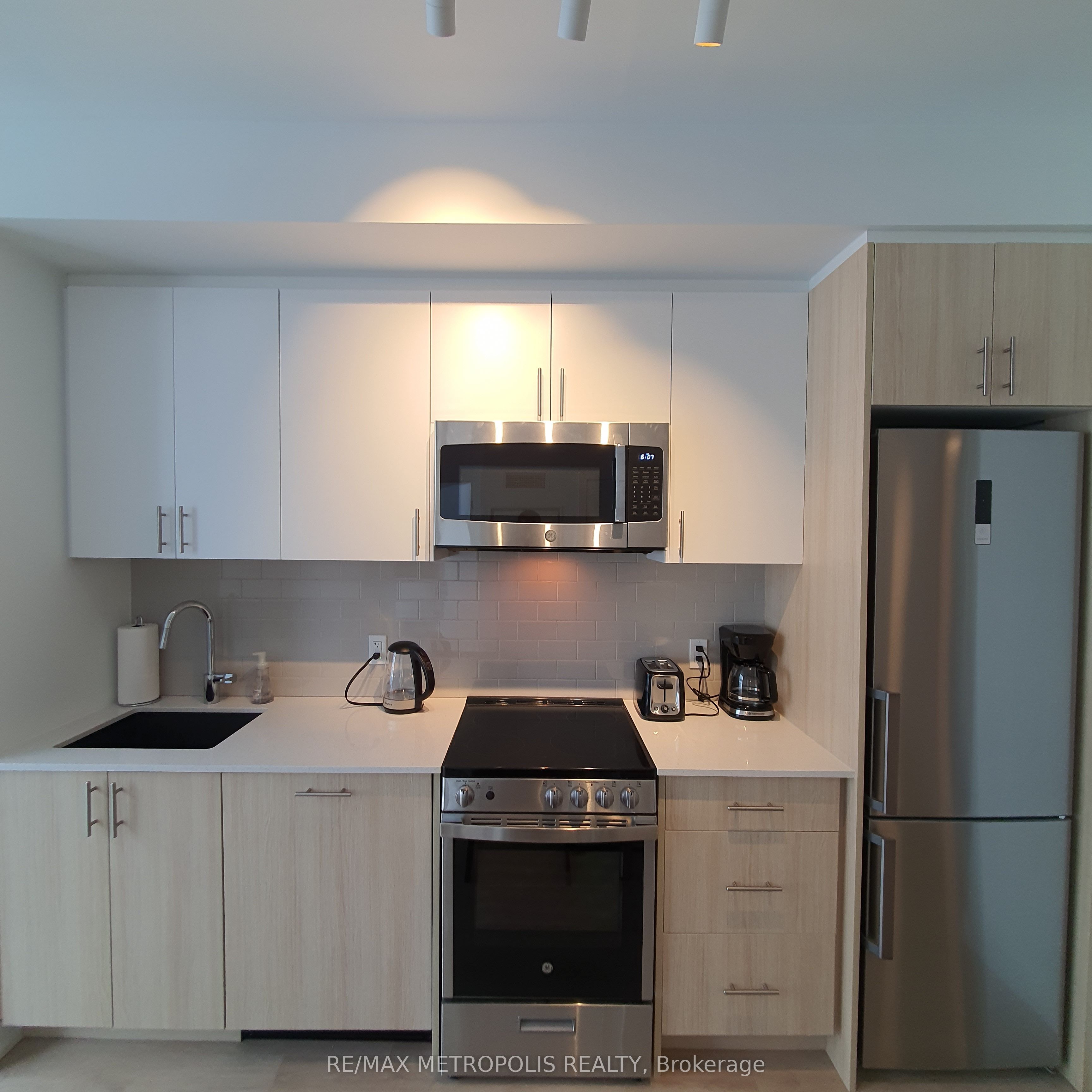 1195 The Queensway 807, Toronto, ON M8Z 1R7 photo 4