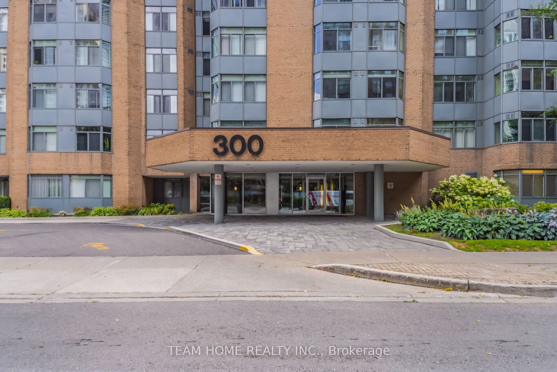 300 Webb Drive 604, Mississauga, ON L5B 3W3 photo 3