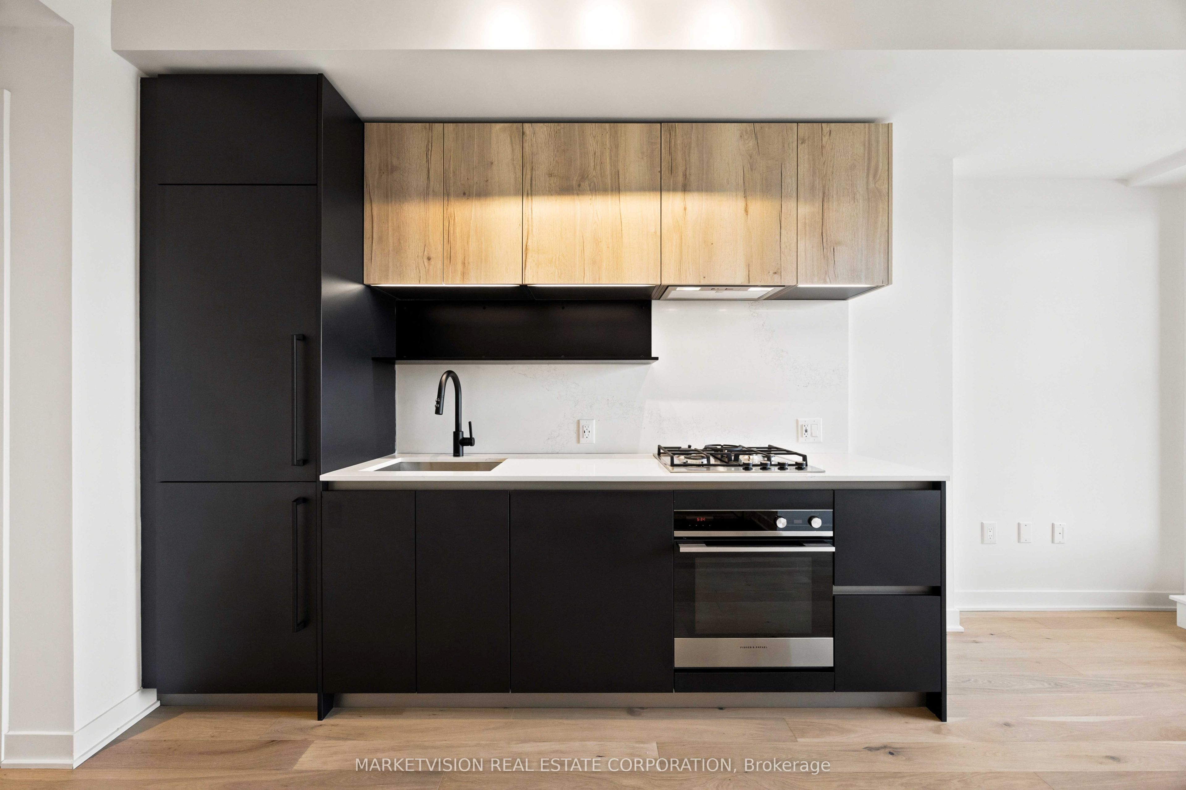 2625 Dundas Street W 711, Toronto, ON M6P 0C5 photo 2