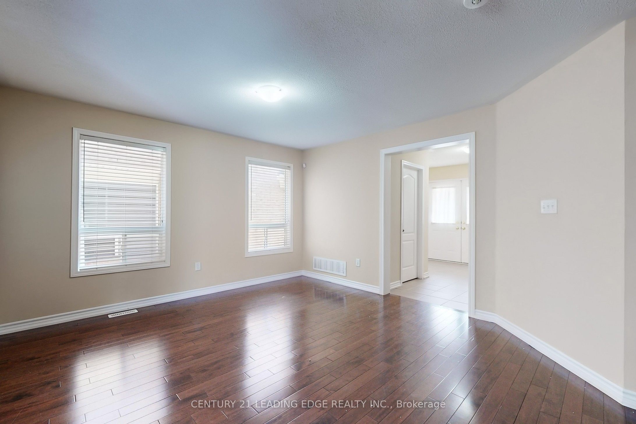 6 FIRWOOD Crescent MAIN, Brampton, ON L6P 2J6 photo 4