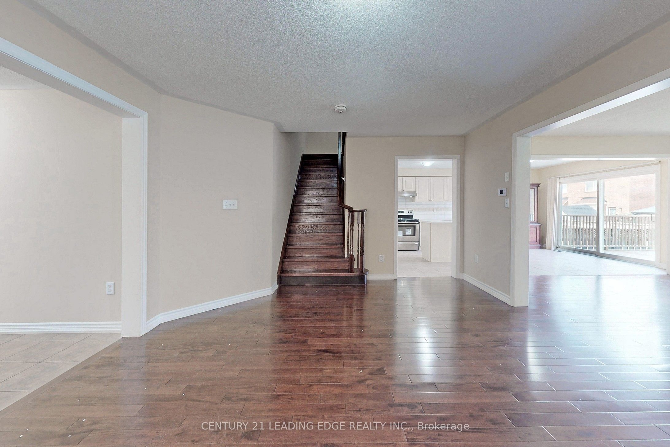 6 FIRWOOD Crescent MAIN, Brampton, ON L6P 2J6 photo 5
