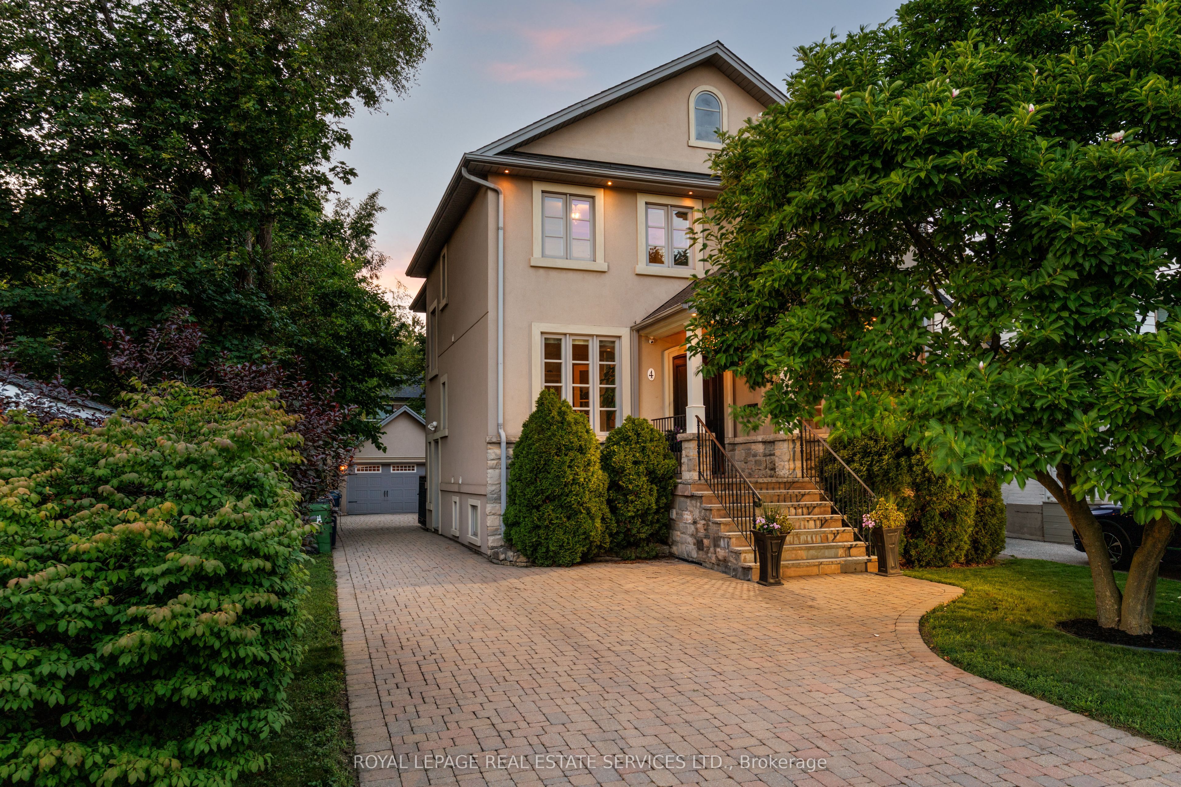 4 Springbrook Gardens, Toronto, ON M8Z 3B3