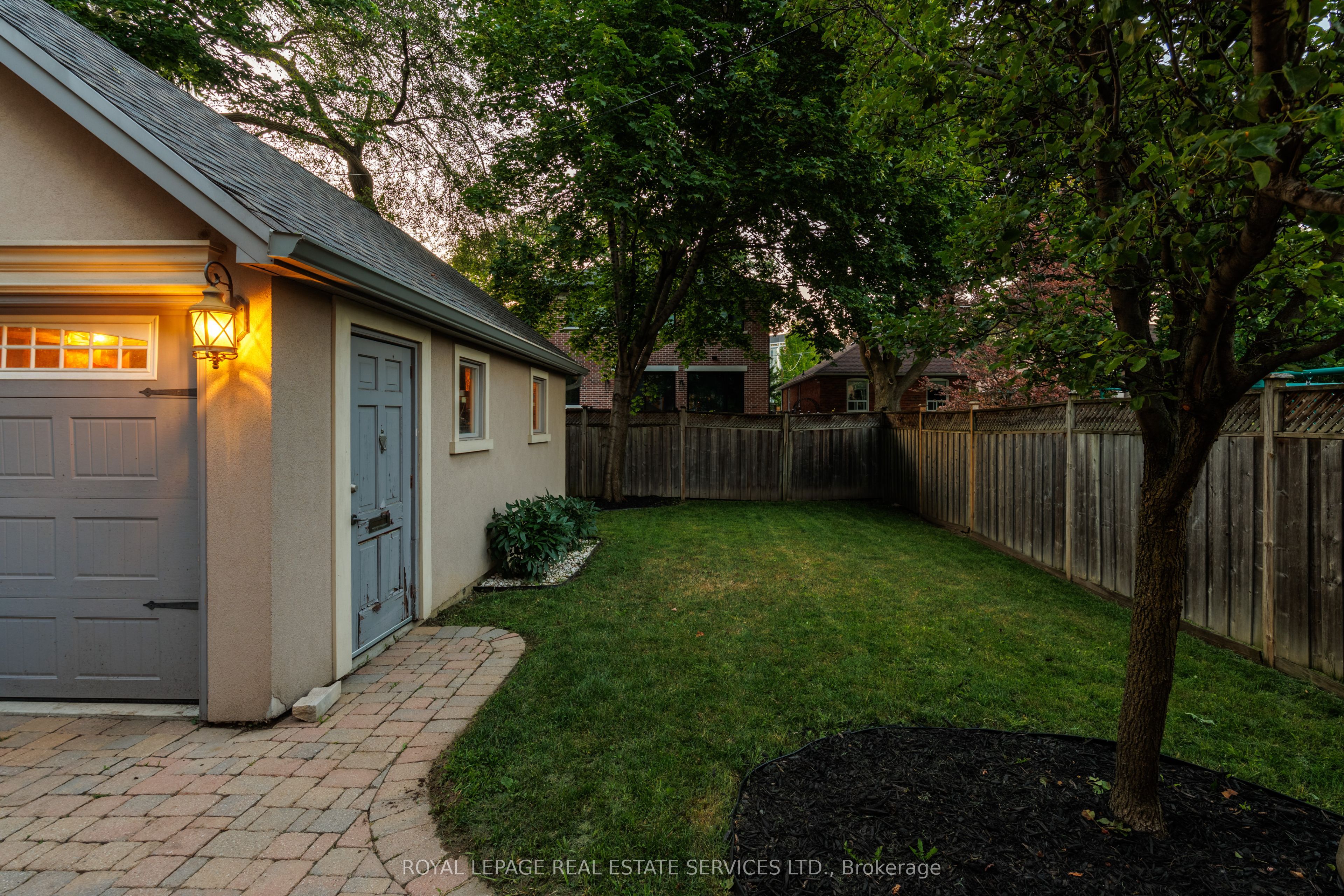 4 Springbrook Gardens, Toronto, ON M8Z 3B3 photo 4