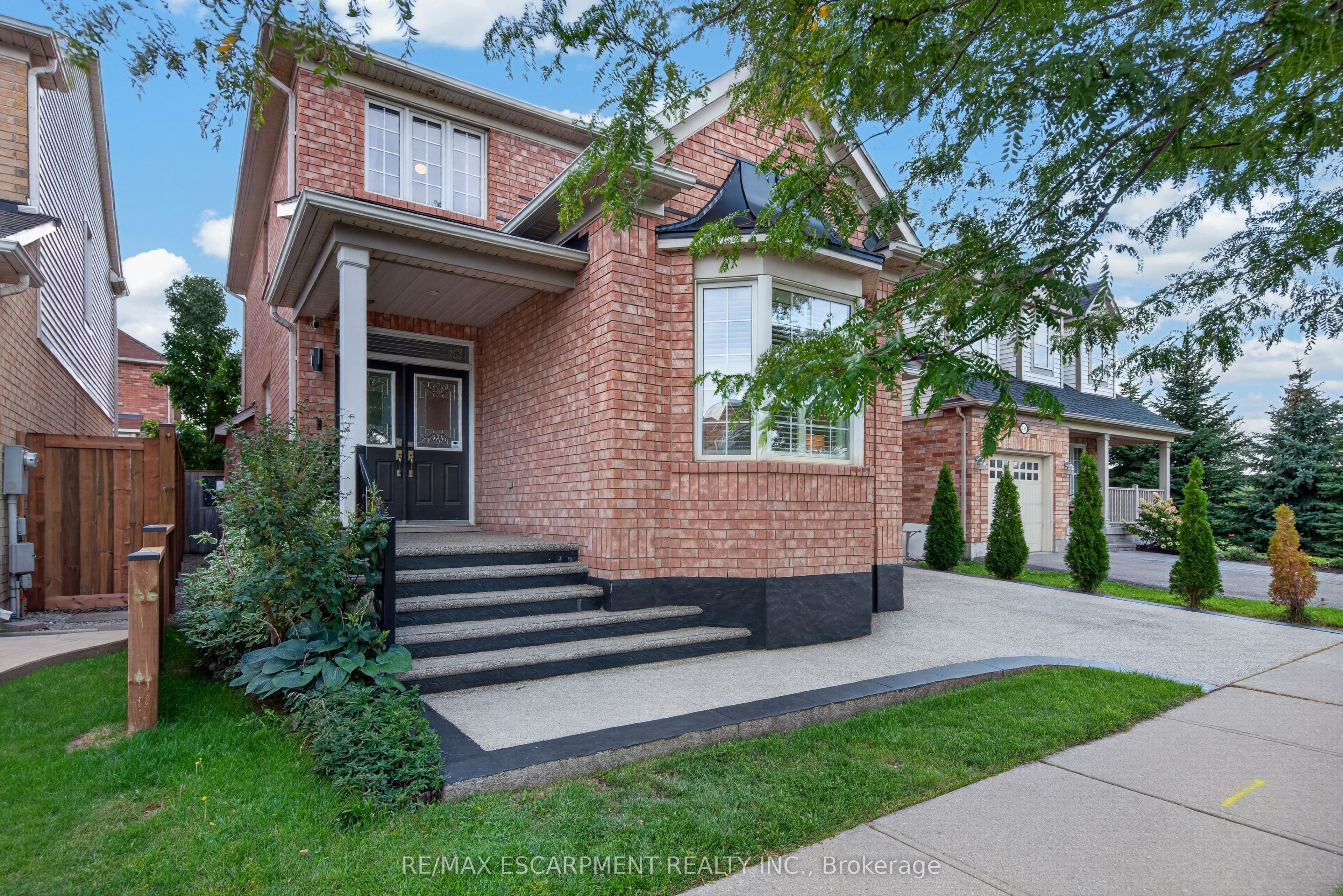 755 Rayner Court, Milton, ON L9T 0P1 photo 3