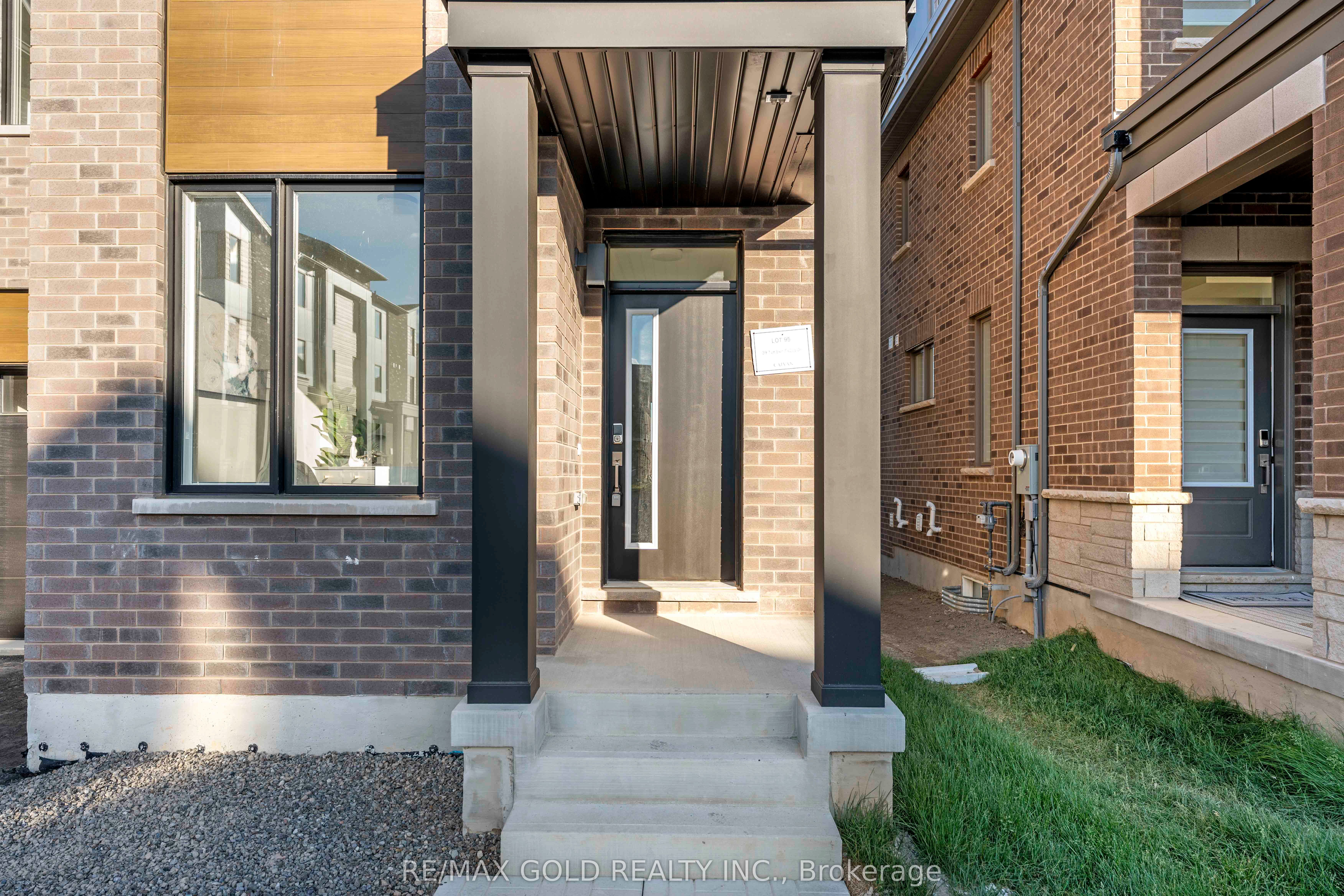 39 Timber Falls Drive, Brampton, ON L7A 0B8 photo 3