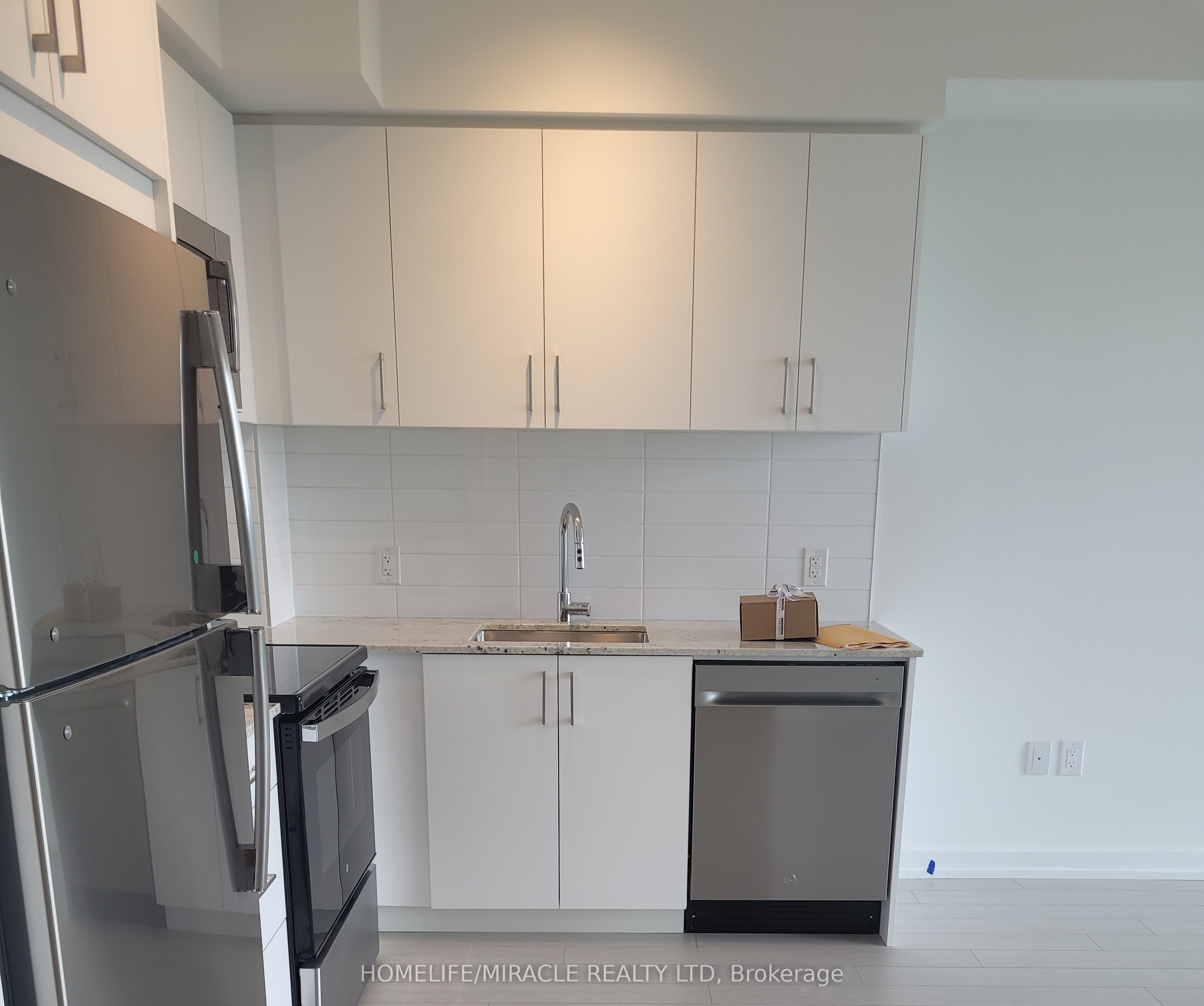 4010 Eglinton Avenue W 1909, Toronto, ON M9A 0G5
