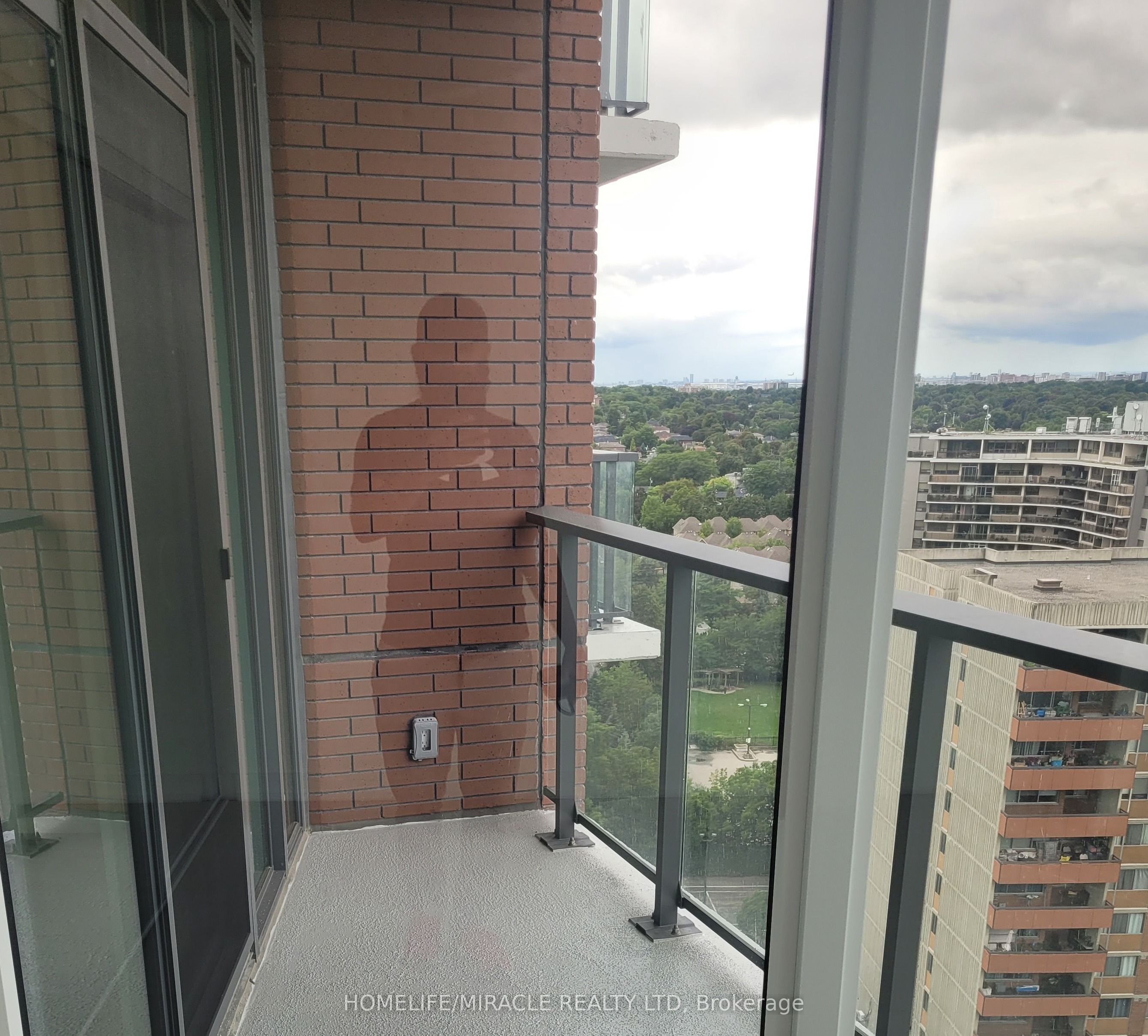 4010 Eglinton Avenue W 1909, Toronto, ON M9A 0G5 photo 3