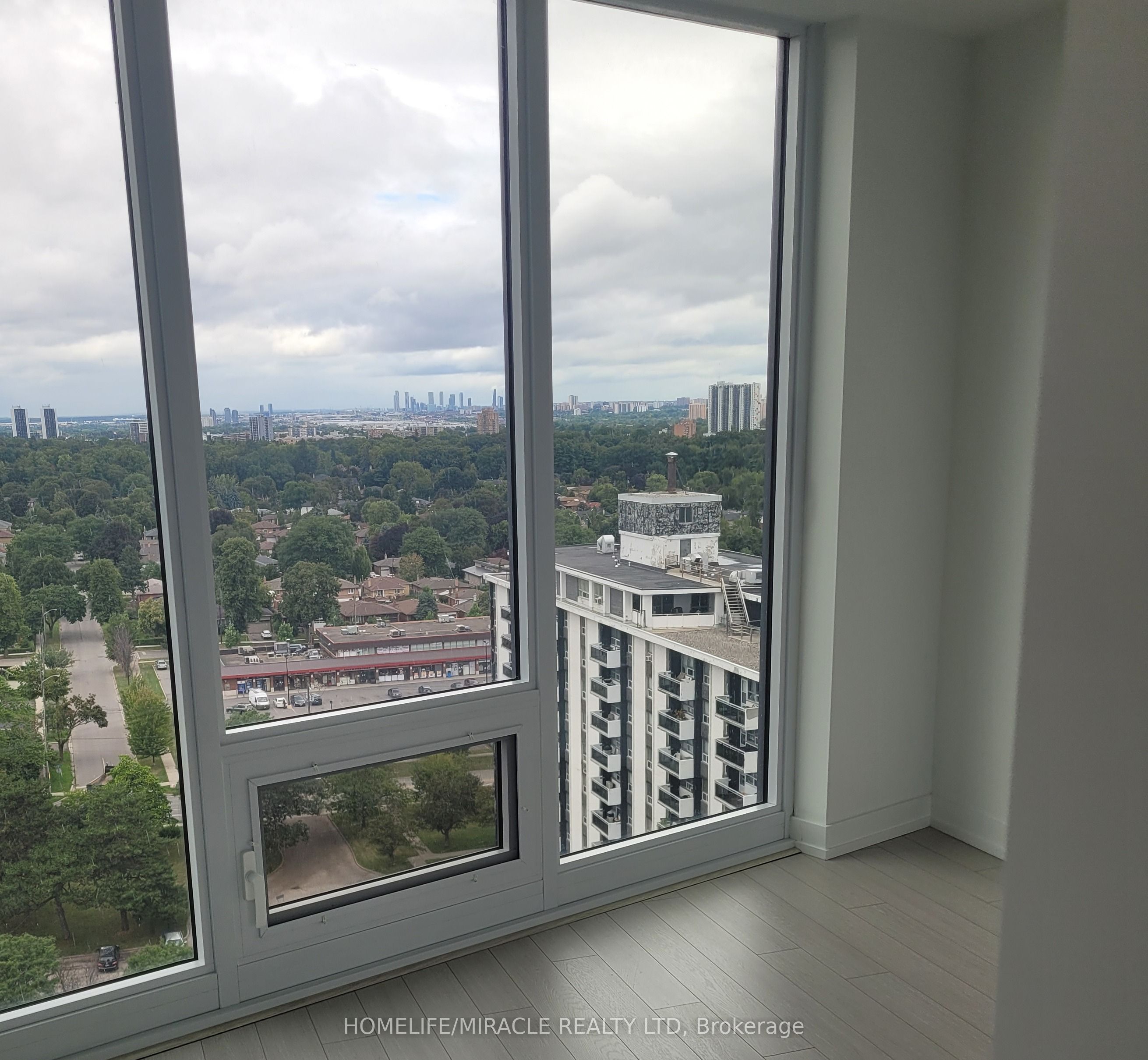 4010 Eglinton Avenue W 1909, Toronto, ON M9A 0G5 photo 4