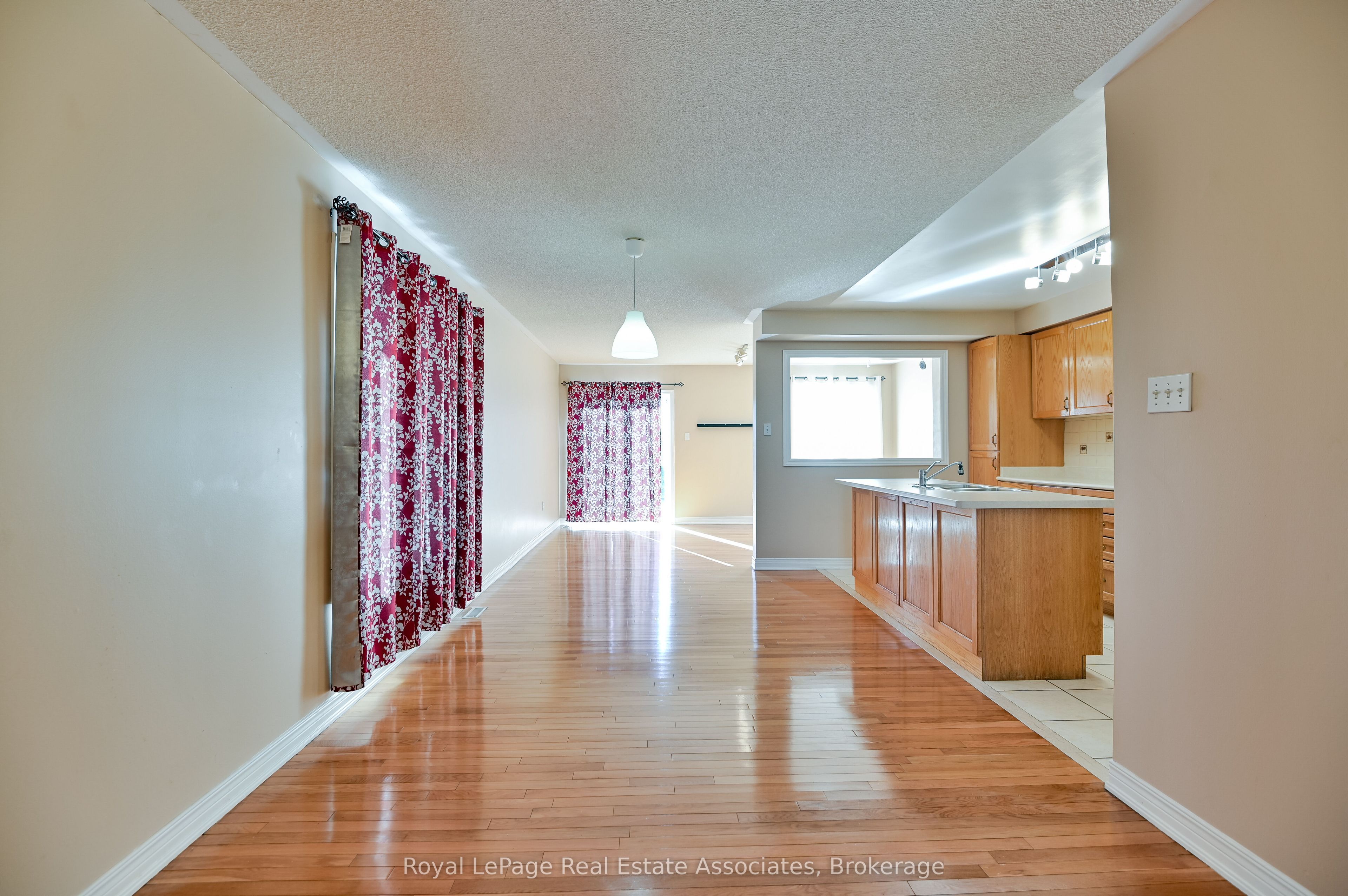 354 Oaktree Circle, Mississauga, ON L5W 1V6 photo 4