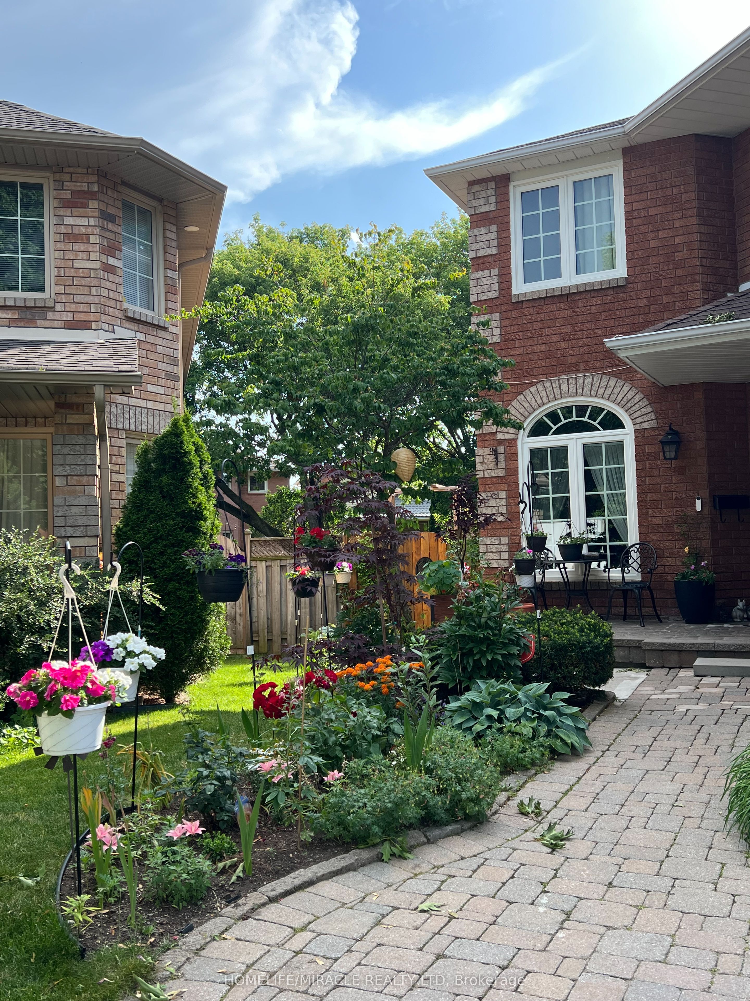 5522 Fleur-De-Lis Court, Mississauga, ON L5R 2Z6 photo 2